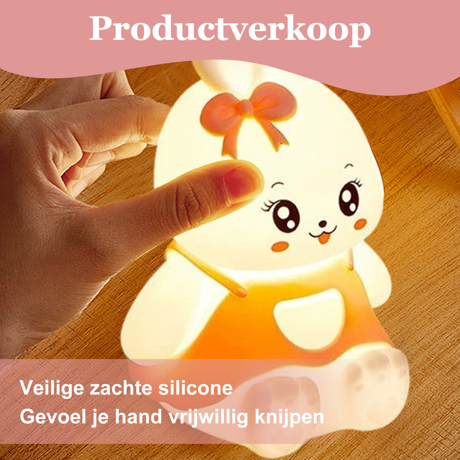 Eine leuchtende, hasenförmige Lampe auf einem Tisch neben einem schlafenden Baby und einer Frau im Bett.
