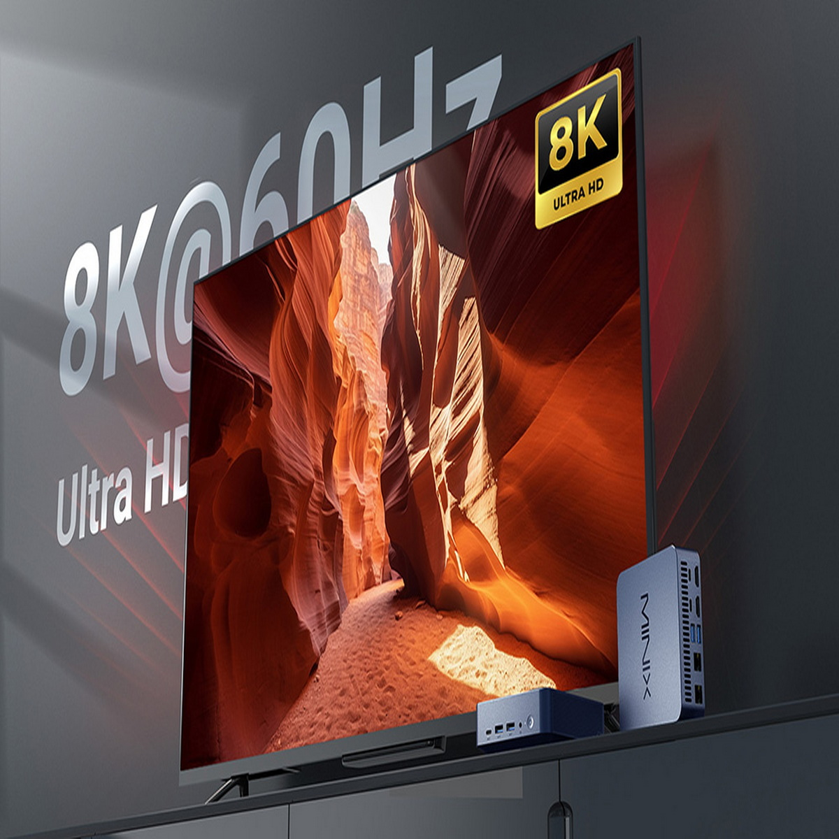 Ein Fernseher zeigt eine Schlucht. Ein Mini-PC steht darunter. 8K Ultra HD und 8K@60Hz Text sind vorhanden.