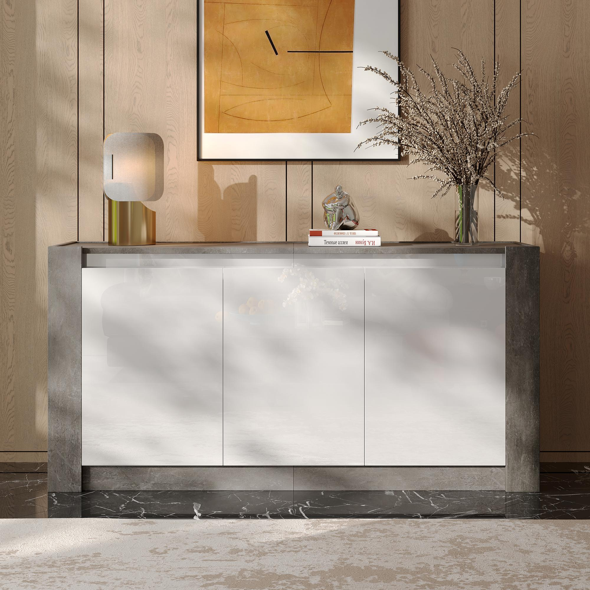 Weiße Anrichte mit Marmorplatte, Dekor und Holzakzenten, mit modernem Design.
