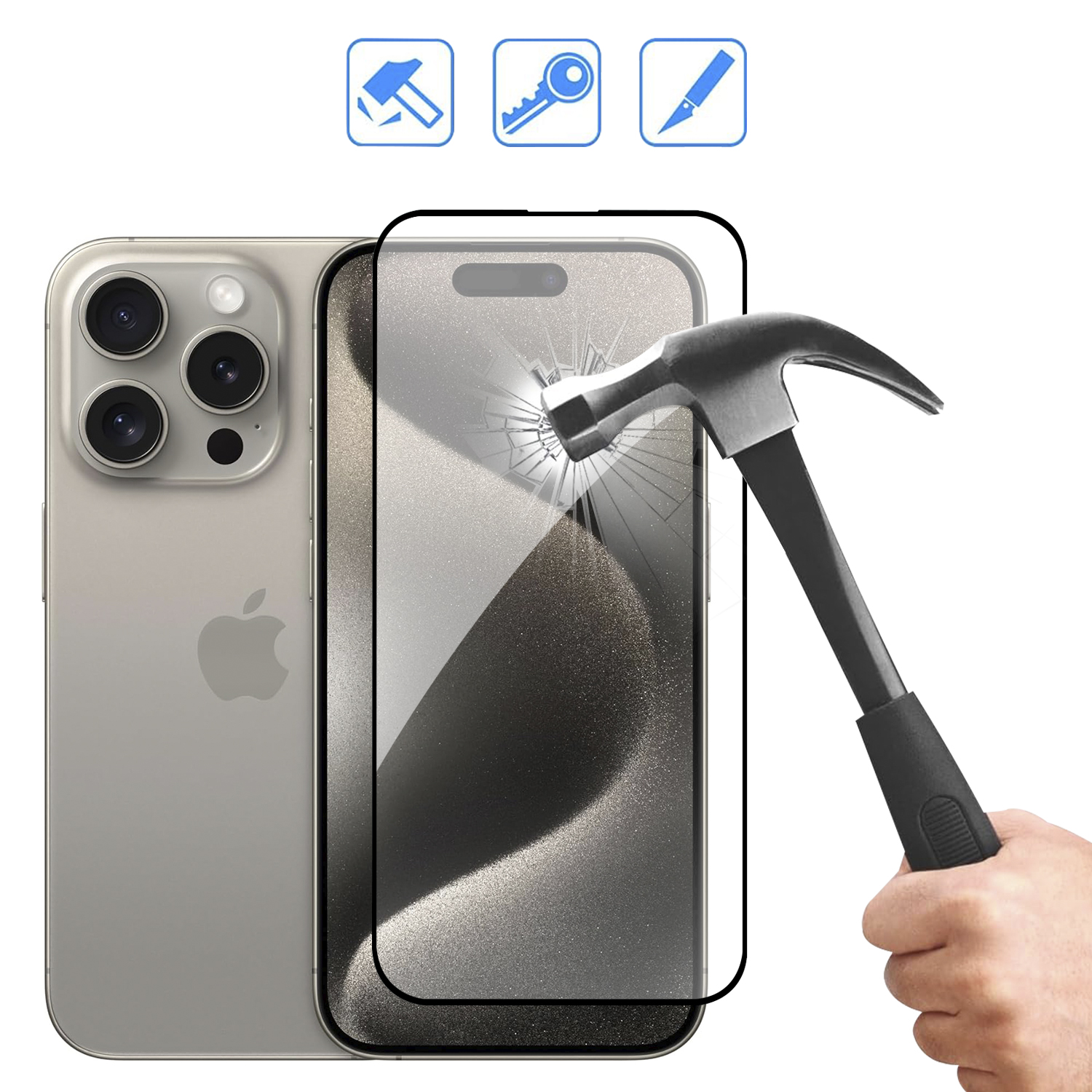 Un martello che colpisce una protezione per lo schermo su un iPhone argento. La protezione è incrinata.