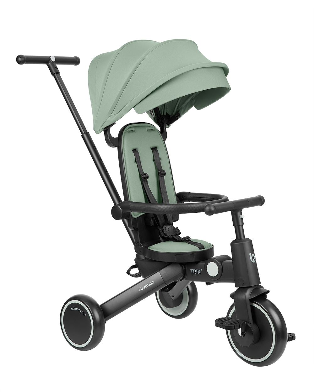 Ein grüner und schwarzer Kinderwagen. Er hat einen Sonnenschutz, einen Sitz und einen Griff. Weißer Hintergrund.