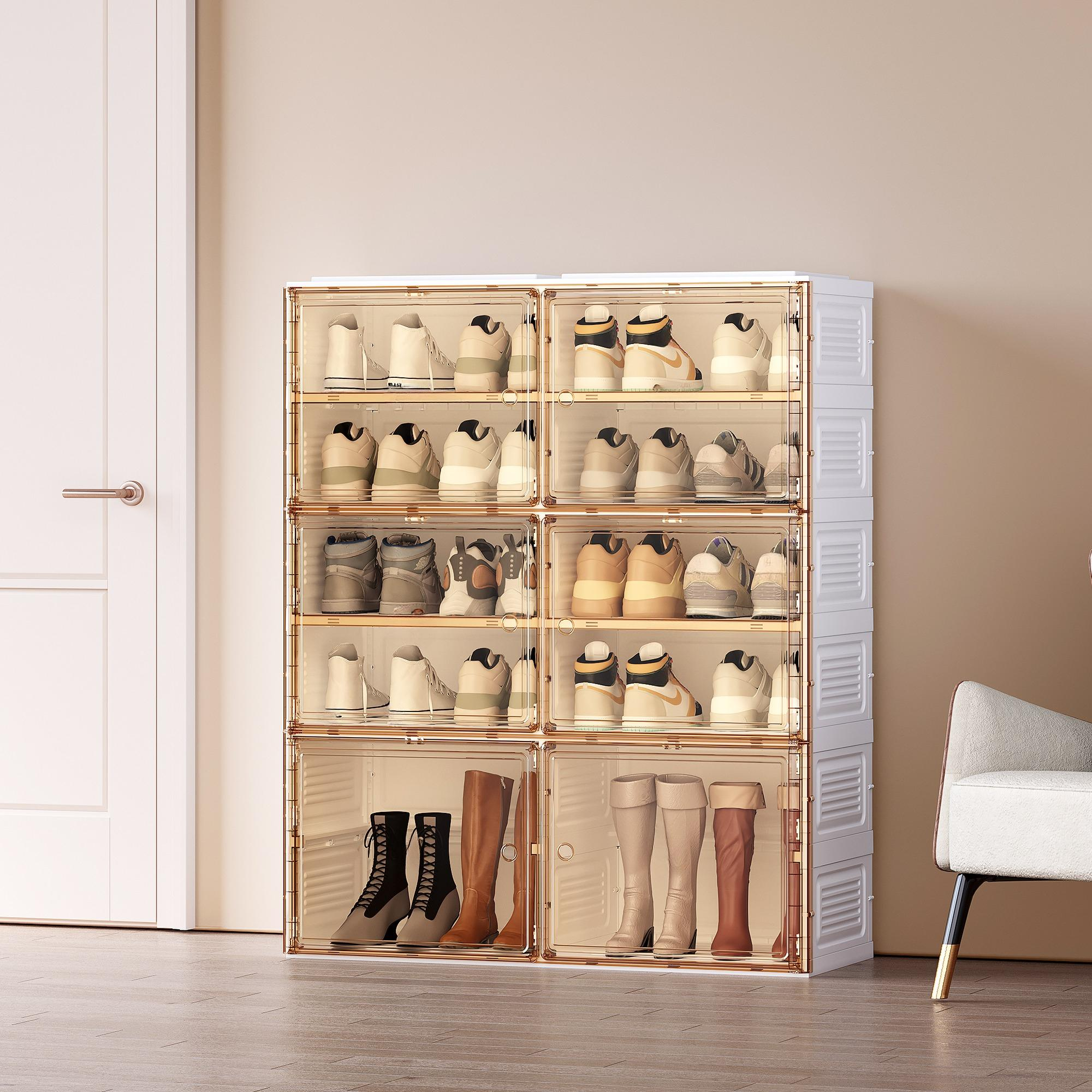 Schuhaufbewahrungseinheit. Enthält Schuhe und Stiefel. In einem Raum mit Tür und neutraler Wand.