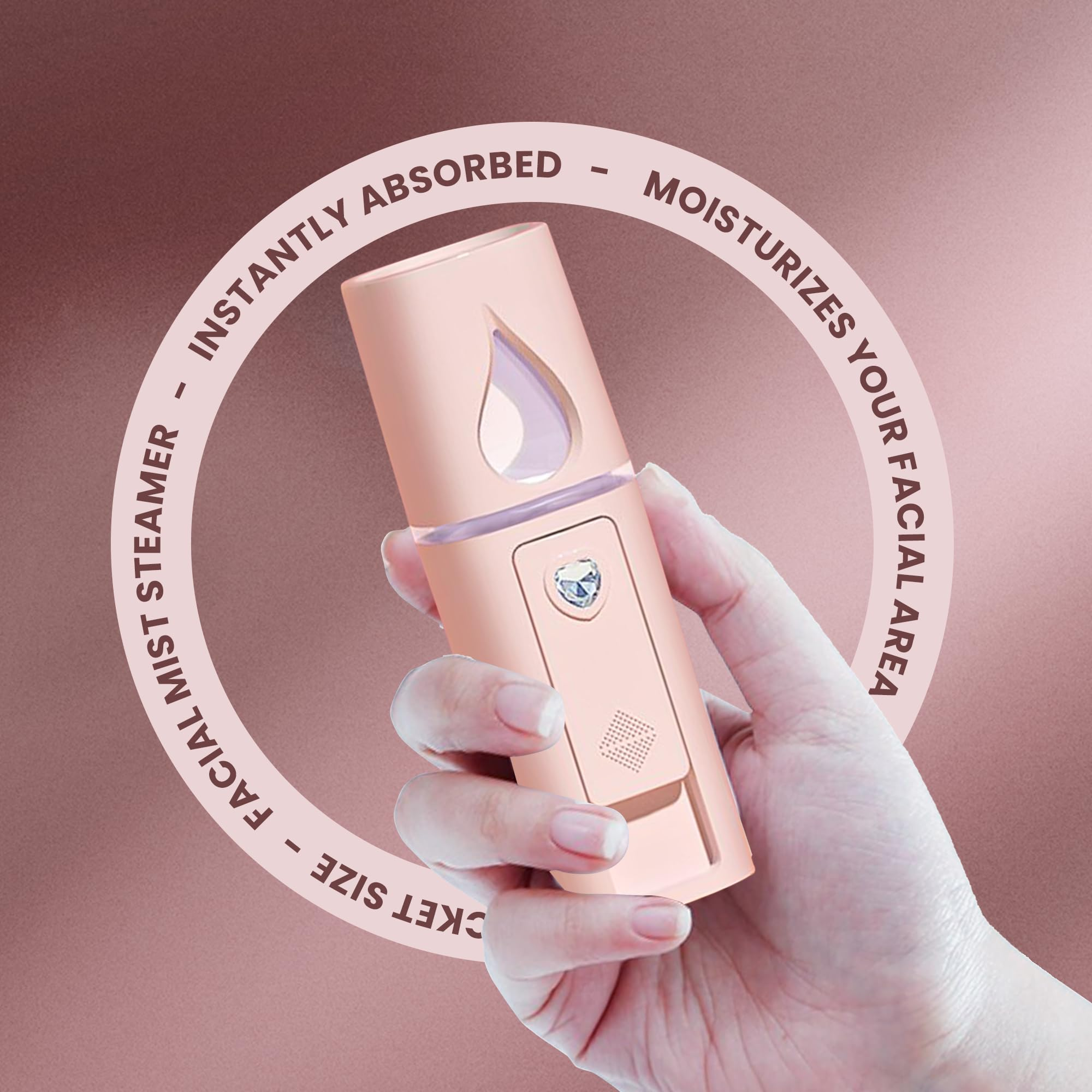 Ein rosa Gesichtsbefeuchter in einer Hand gehalten. Das Gerät ist von einem Textkreis umgeben, der seine Funktionen beschreibt.