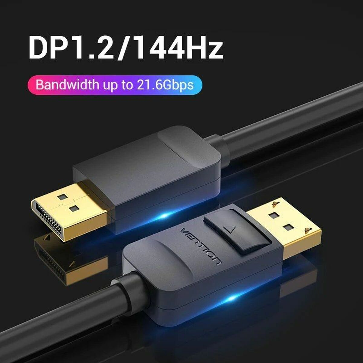 Cavo DP1.2/144Hz nero e oro con connettori. Il cavo è su una superficie nera.