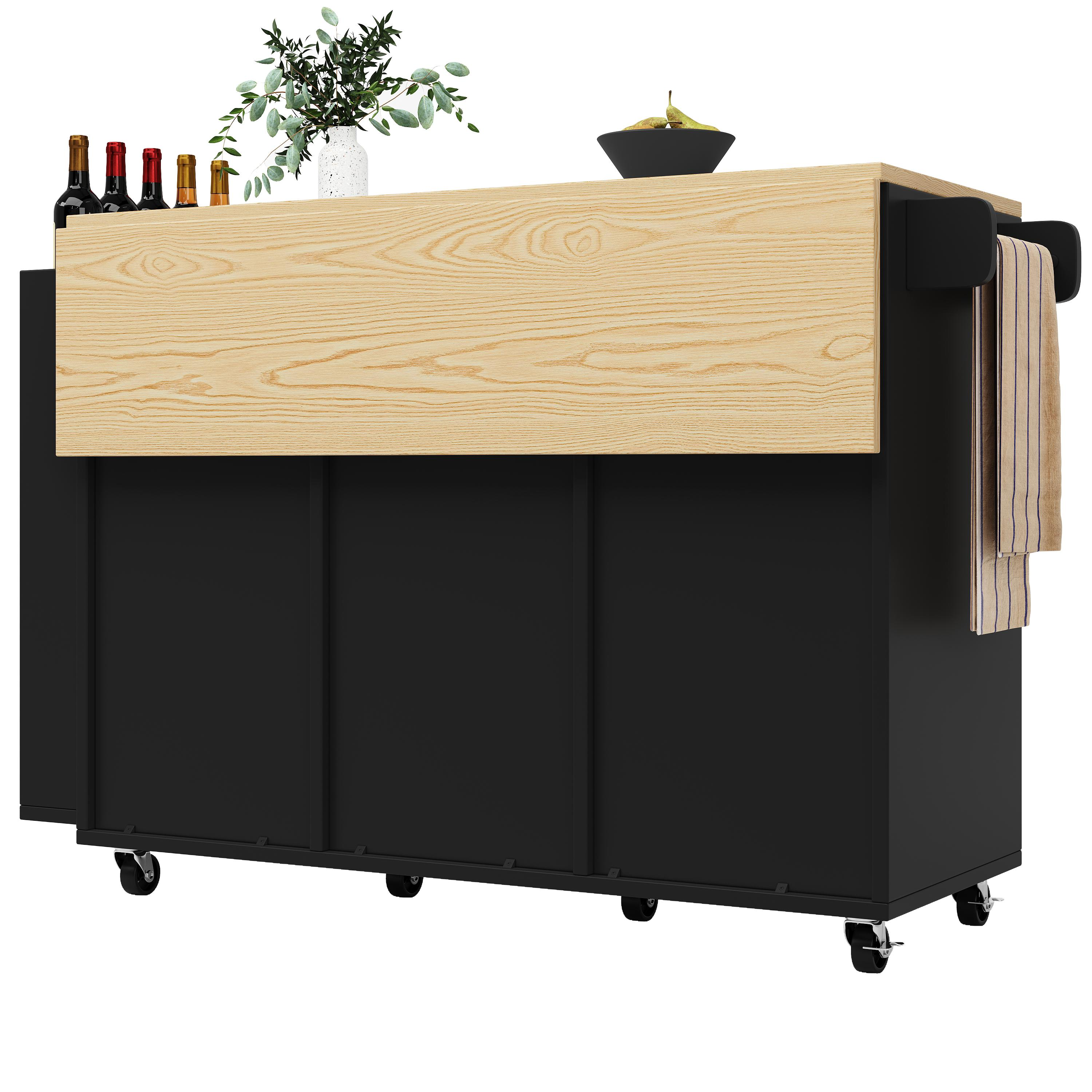 Schwarze und helle Holzkücheninsel mit Gegenständen oben und Handtüchern, weißer Hintergrund.