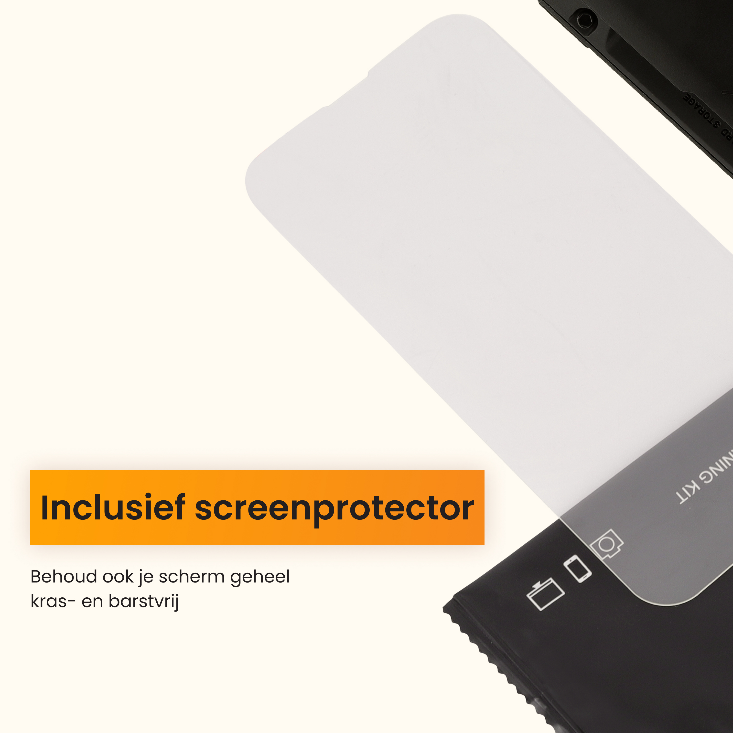 Un protecteur d'écran et un kit de nettoyage sont à côté d'une coque de téléphone noire.