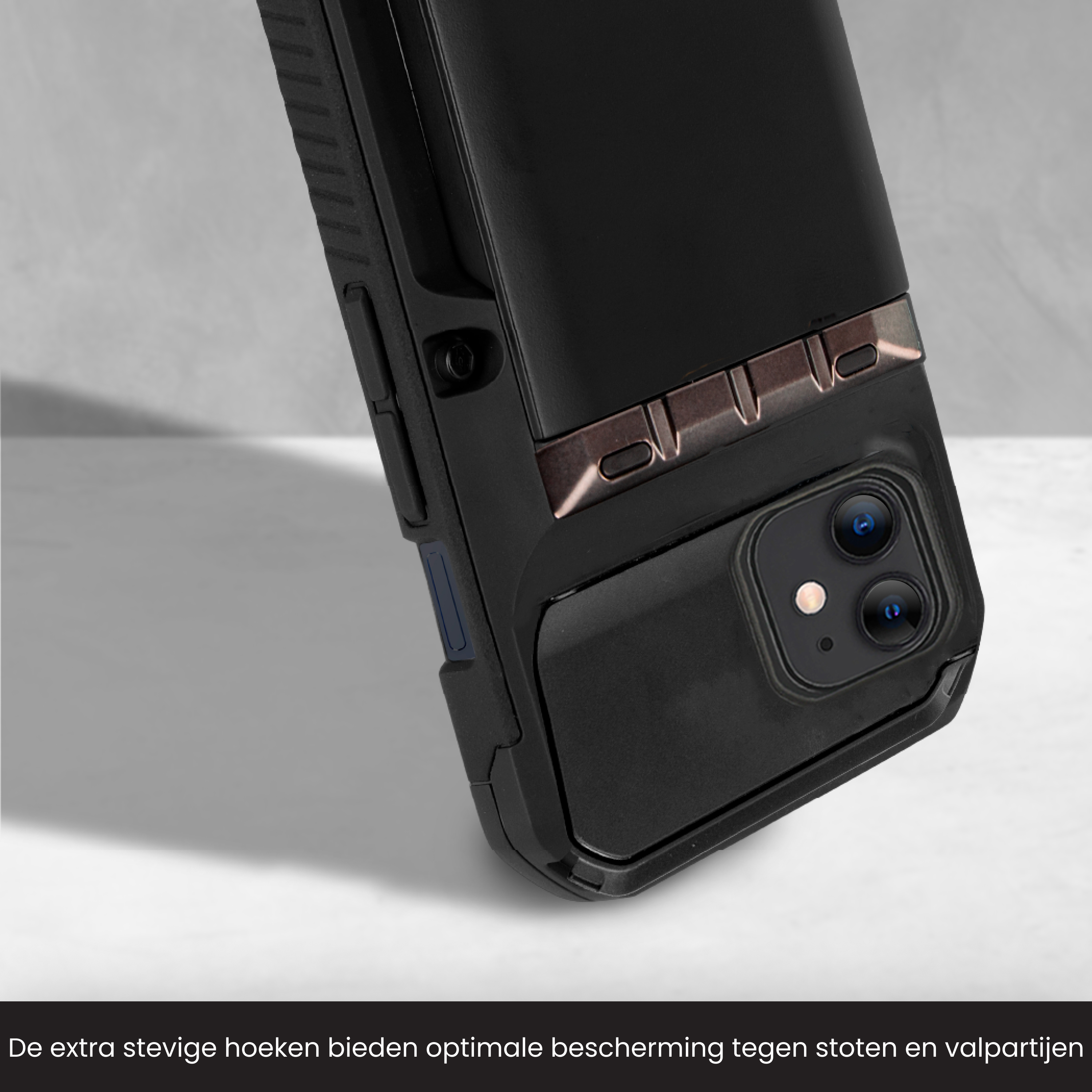 Coque noire avec fente pour carte ouverte, téléphone à l'intérieur, texte: Les coins extra résistants protègent.