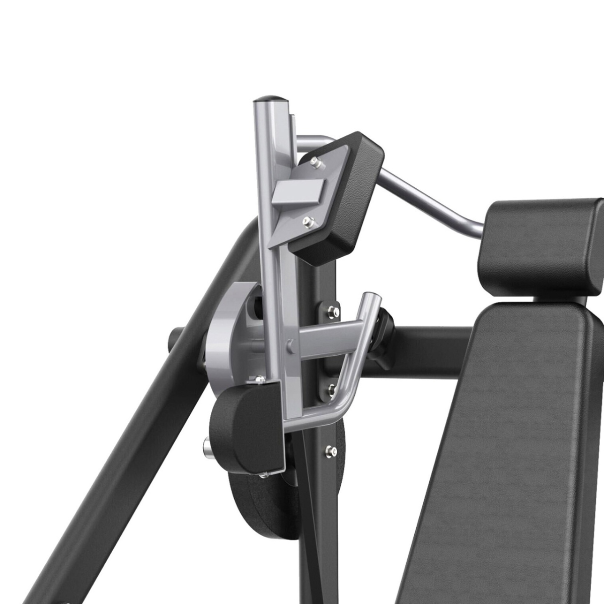 Gros plan d'une machine de gym avec des composants noirs et argentés sur fond blanc.