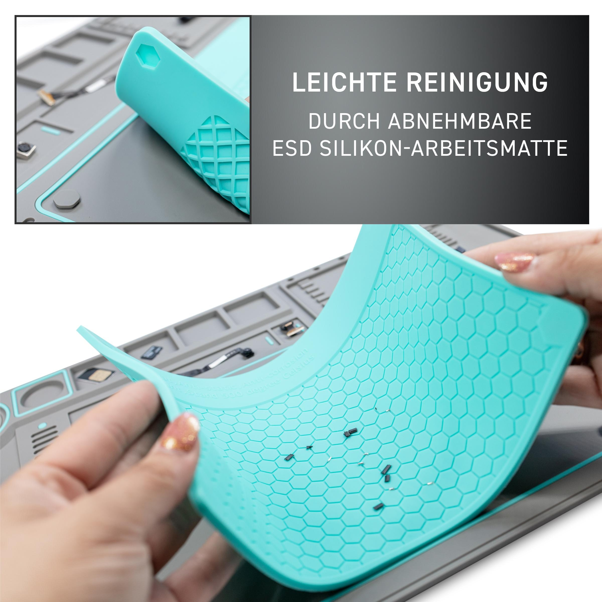Hände, die die türkisfarbene Silikonmatte mit Hexagonmuster von einer grauen Lötmatte entfernen. Weißer Hintergrund.