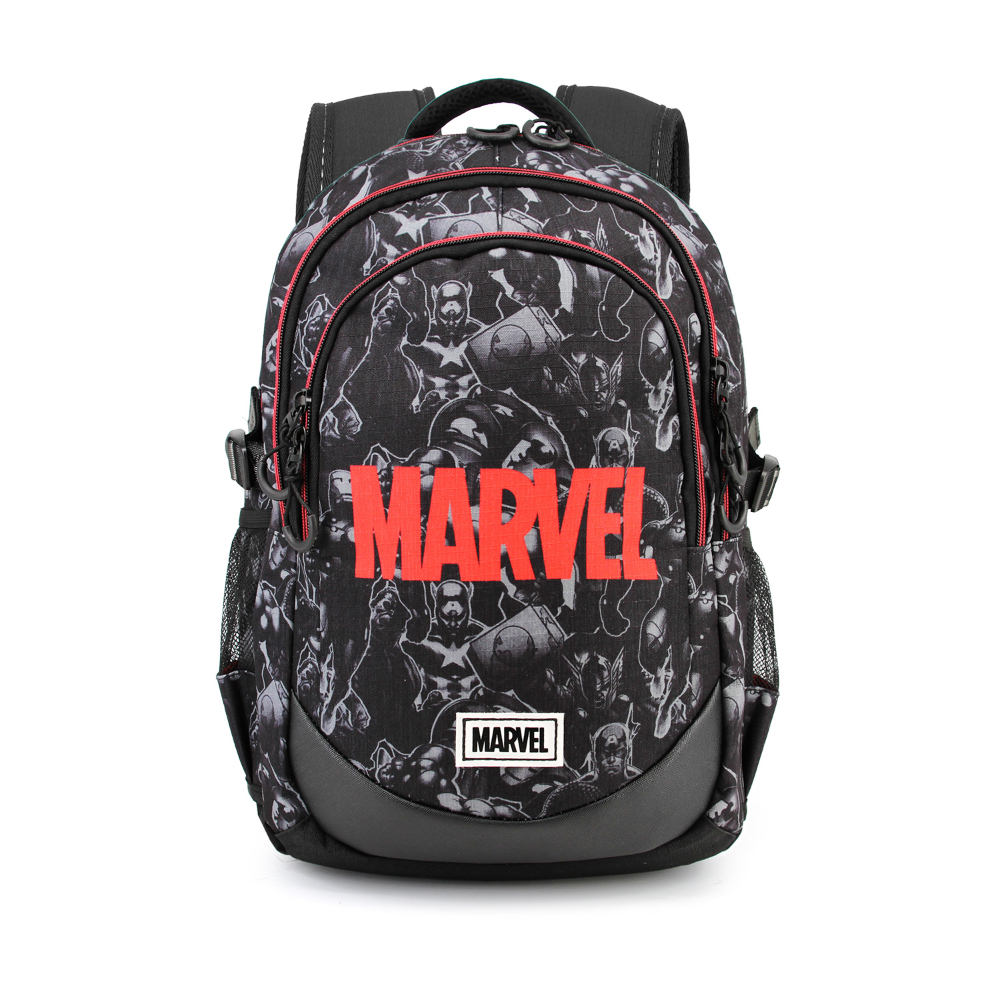 Mochila de Marvel con un fondo oscuro. Logotipo rojo de Marvel, muchos personajes de cómics son visibles.