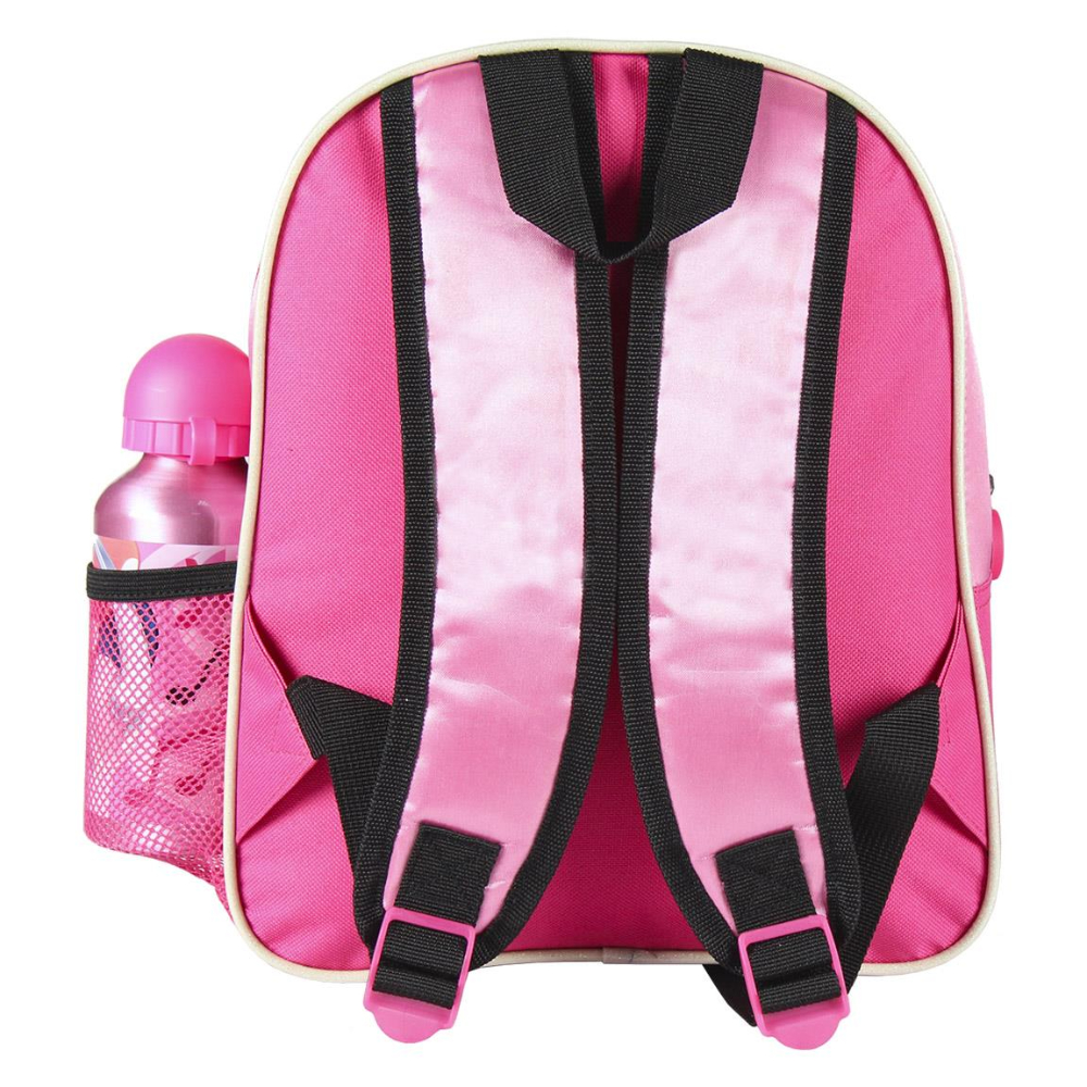 Parte trasera de una mochila rosa con portabotellas. Correas rosas y una botella de agua pequeña.