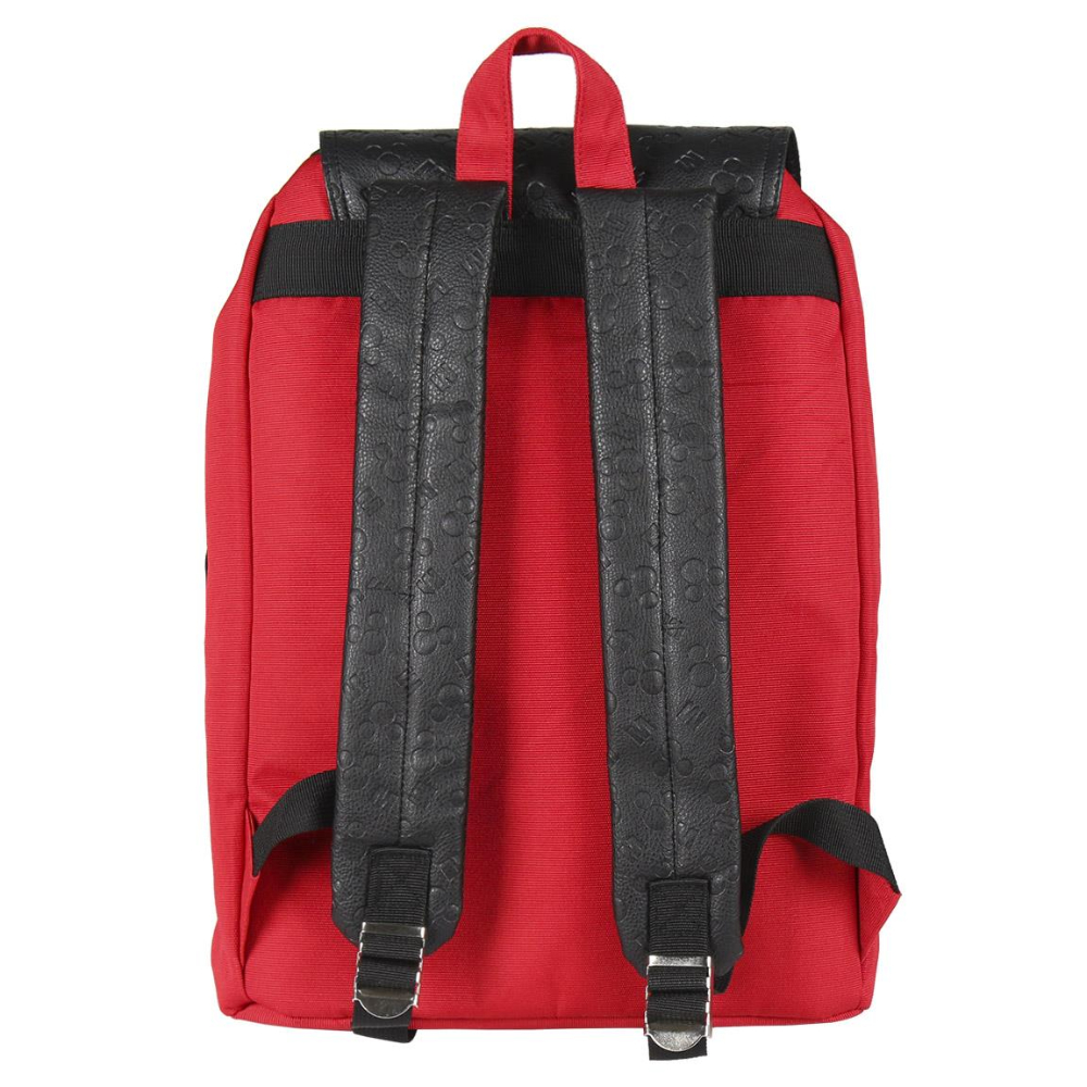 Mochila roja con detalles negros similares al cuero. Correas y hebillas negras. Fondo blanco.
