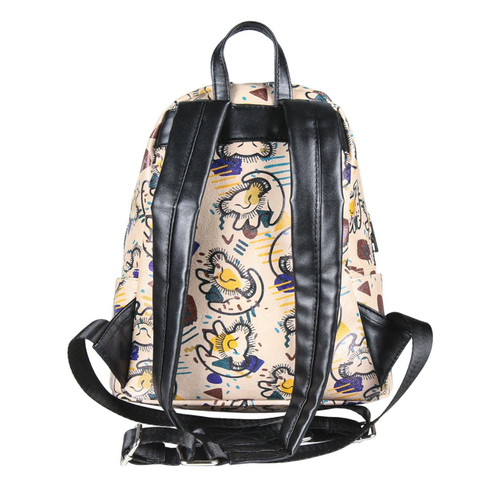 Parte trasera de una mochila con fondo beige y diseño de El Rey León.