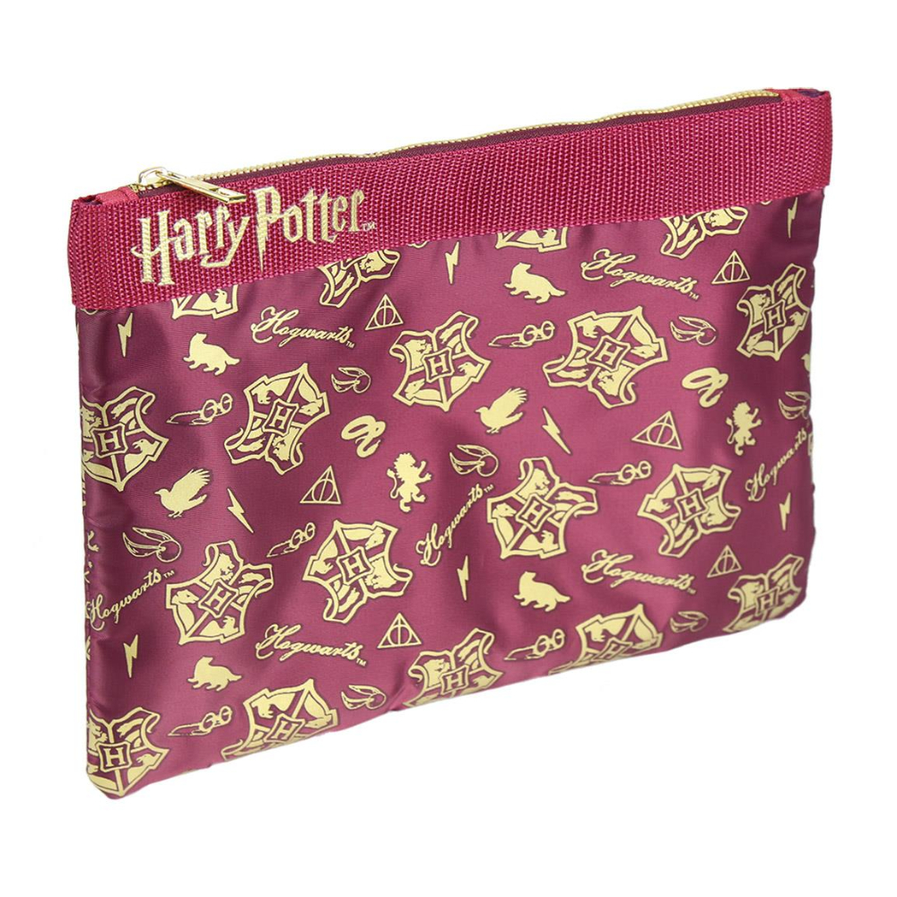 Estuche burdeos de Harry Potter con símbolos y texto dorados repetidos de Hogwarts.