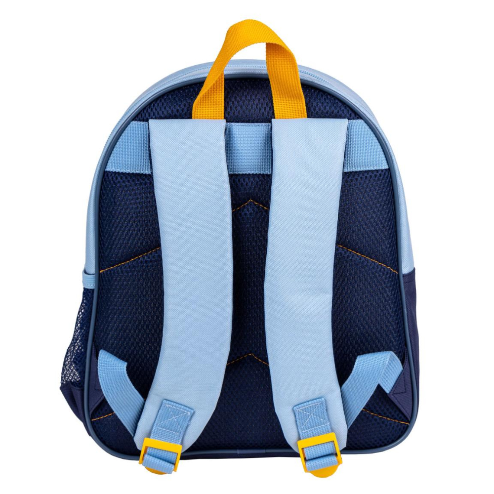 Vista trasera de una mochila azul con correas amarillas, correas azules y un bolsillo lateral de malla.