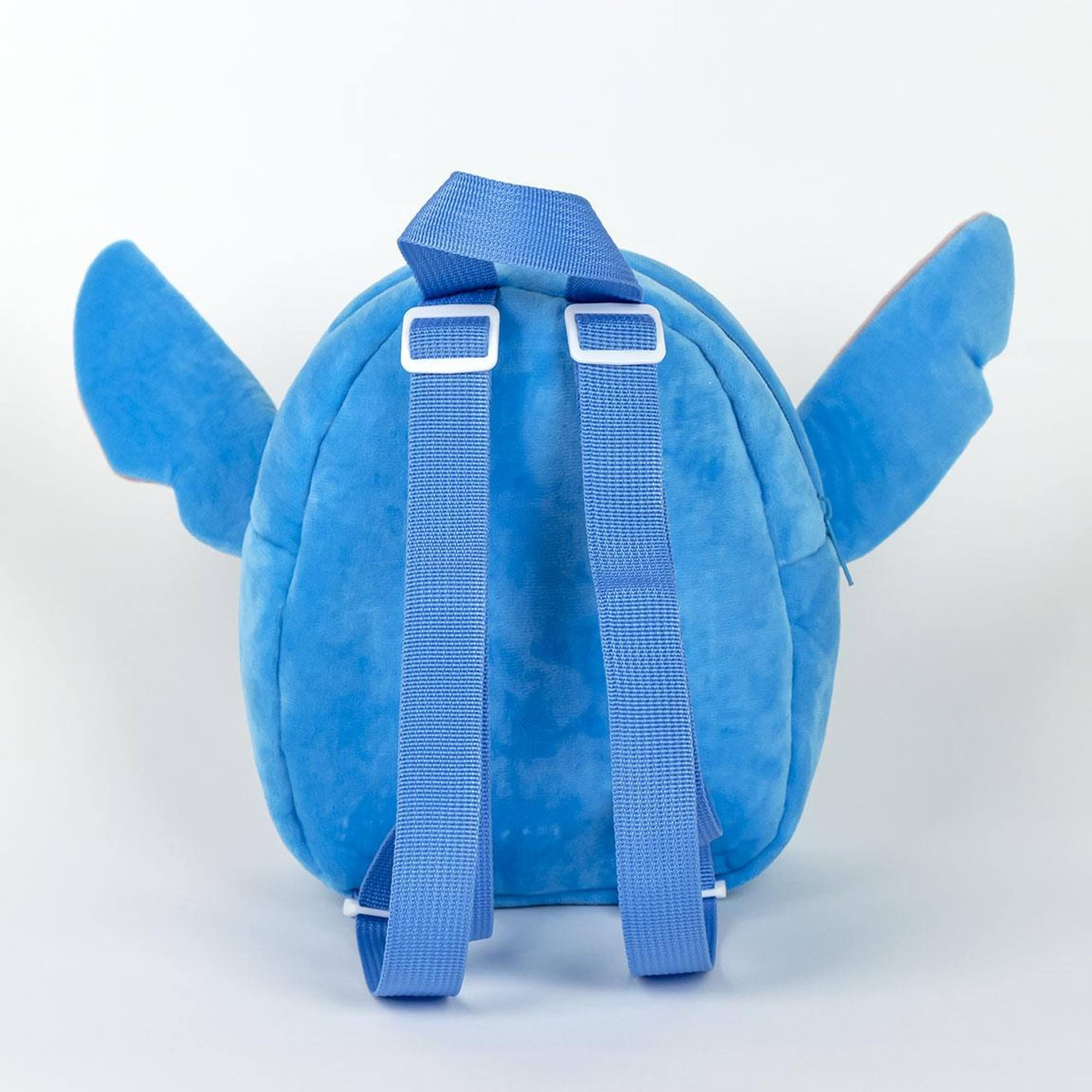 Mochila azul de Stitch. La parte trasera muestra correas azules y las orejas de Stitch.