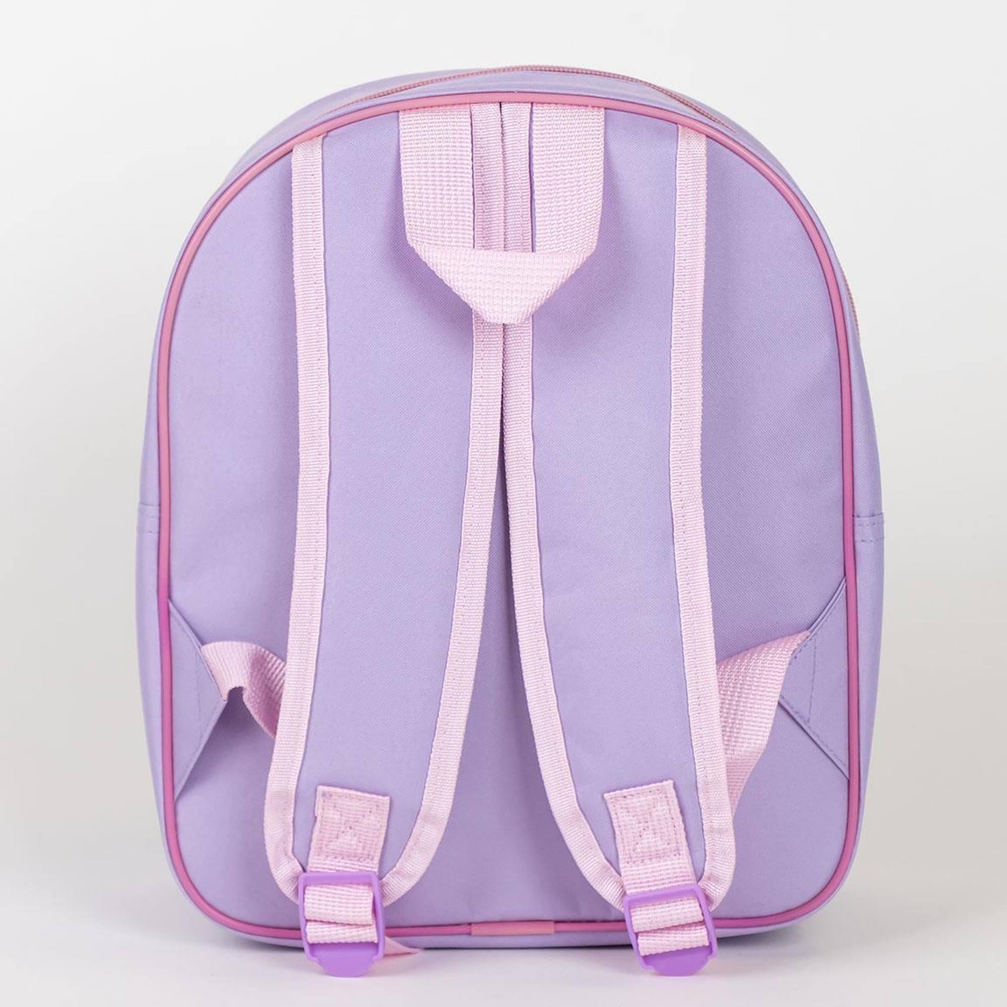 Mochila morada. La parte trasera de la mochila muestra las correas y un ribete rosa.