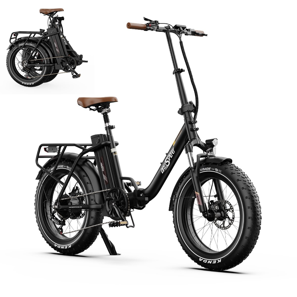 Czarny składany rower elektryczny z brązowym siodełkiem i kierownicą. Na białym tle. Drugi rower w tle.