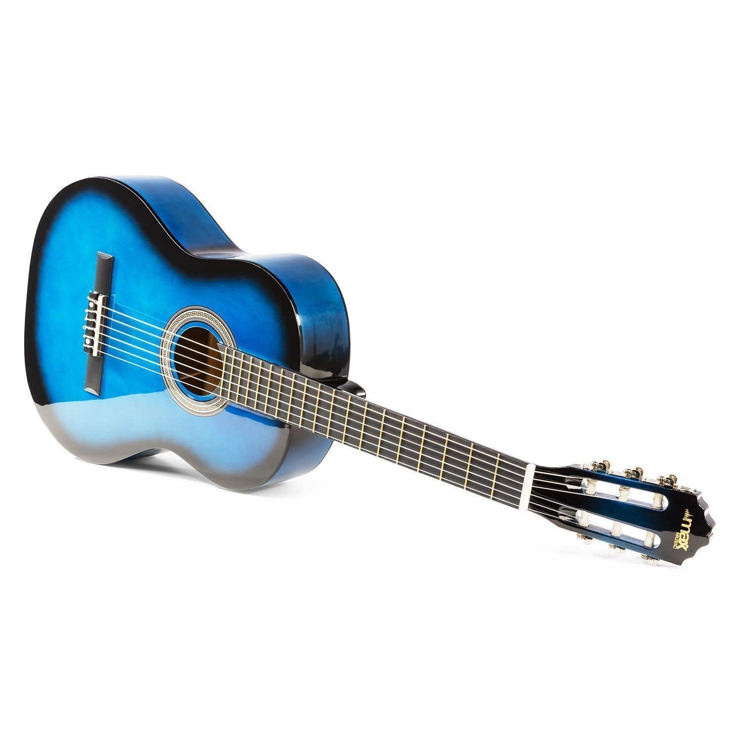 Blaue Akustikgitarre auf weißem Hintergrund. Die Gitarre lehnt zur Seite.