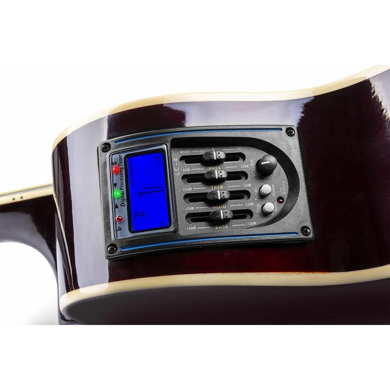 Close-up van het bedieningspaneel van de gitaar met blauw display, zwart frame en schuifregelaars. Donkere houten body zichtbaar.