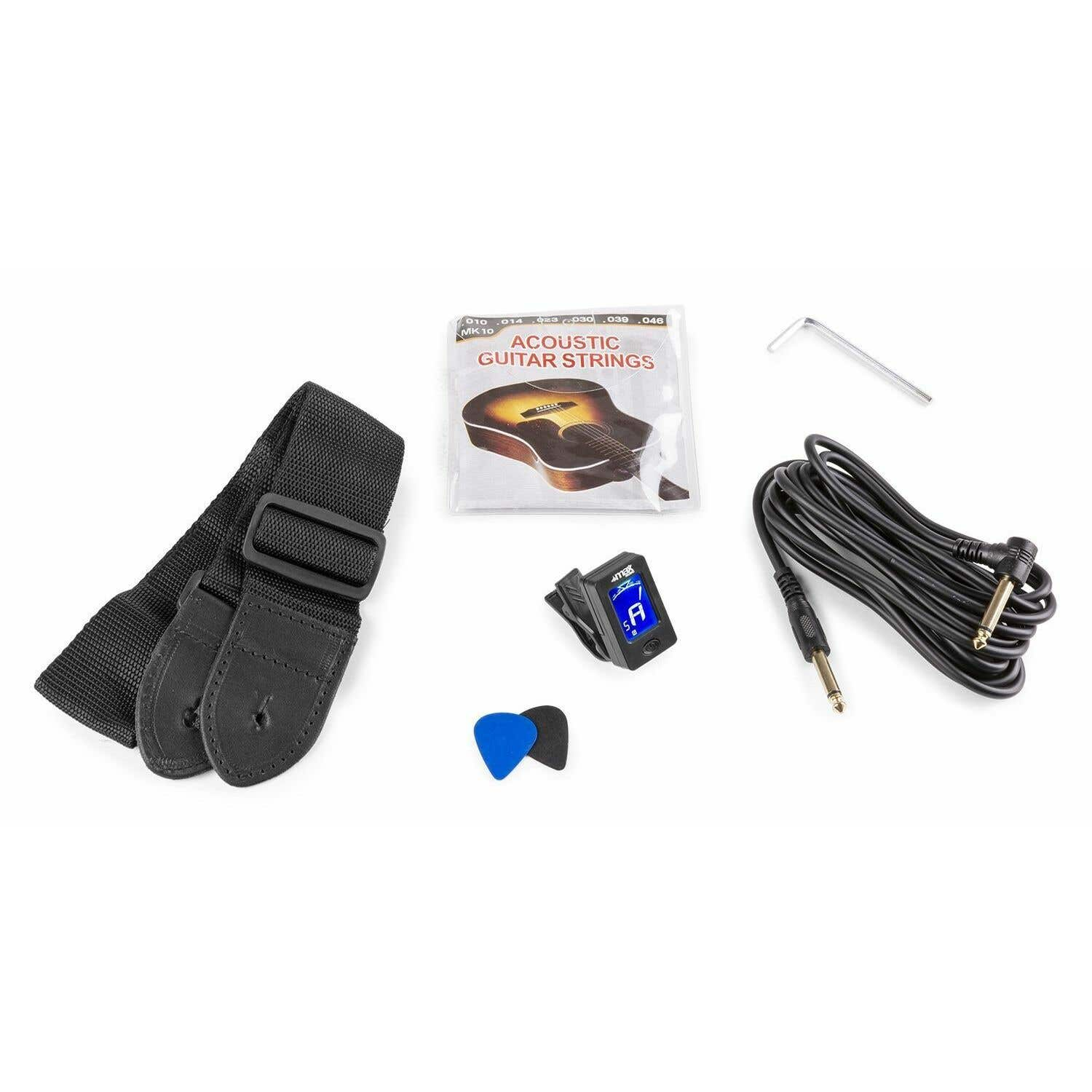 Gitaaraccessoires: riem, snaren, tuner, plectrums en kabel. Ze zijn geplaatst op een wit oppervlak.