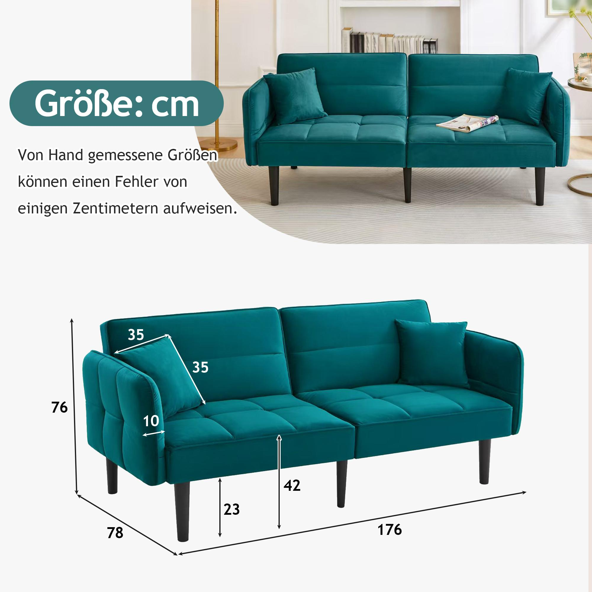 Türkisfarbenes Sofa mit Maßen, zwei Kissen und einem Couchtisch mit Buch.