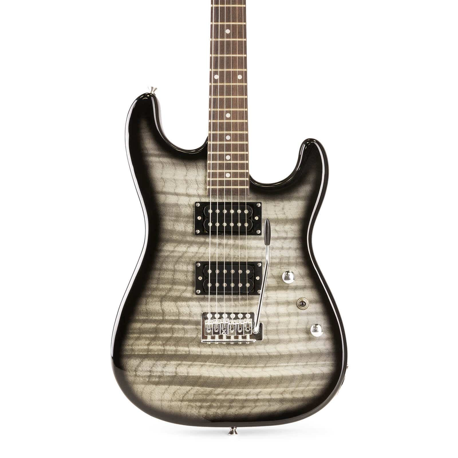 Guitarra eléctrica con cuerpo oscuro, pastillas negras y herrajes plateados, sobre fondo blanco.