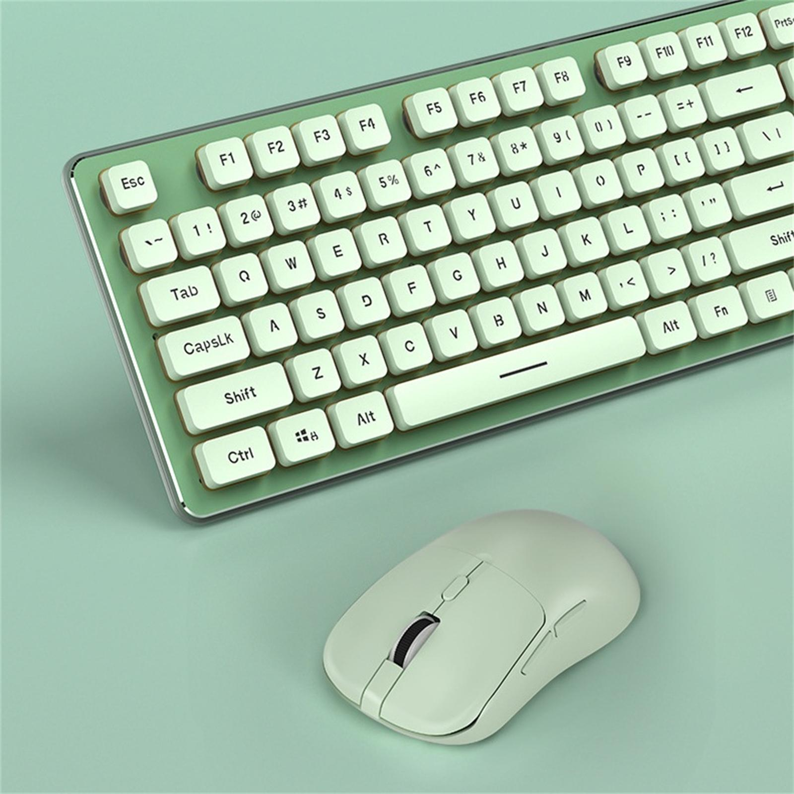 Grüne Tastatur und weiße Maus auf grüner Oberfläche. Tastatur hat weiße Tasten. Maus hat ein Scrollrad.