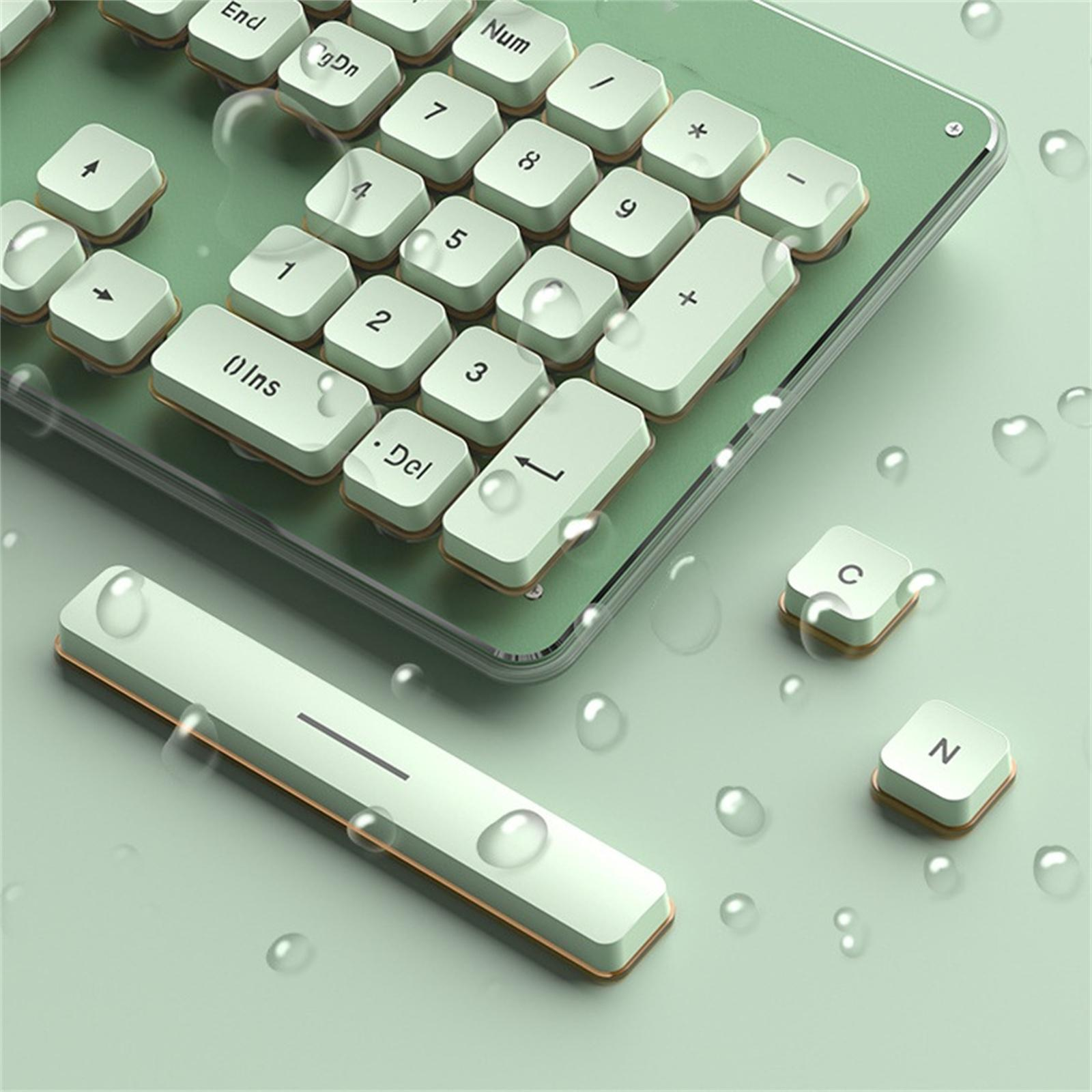 Grüne Tastatur mit weißen Tasten. Wassertropfen auf der Oberfläche. Einige Tasten entfernt.