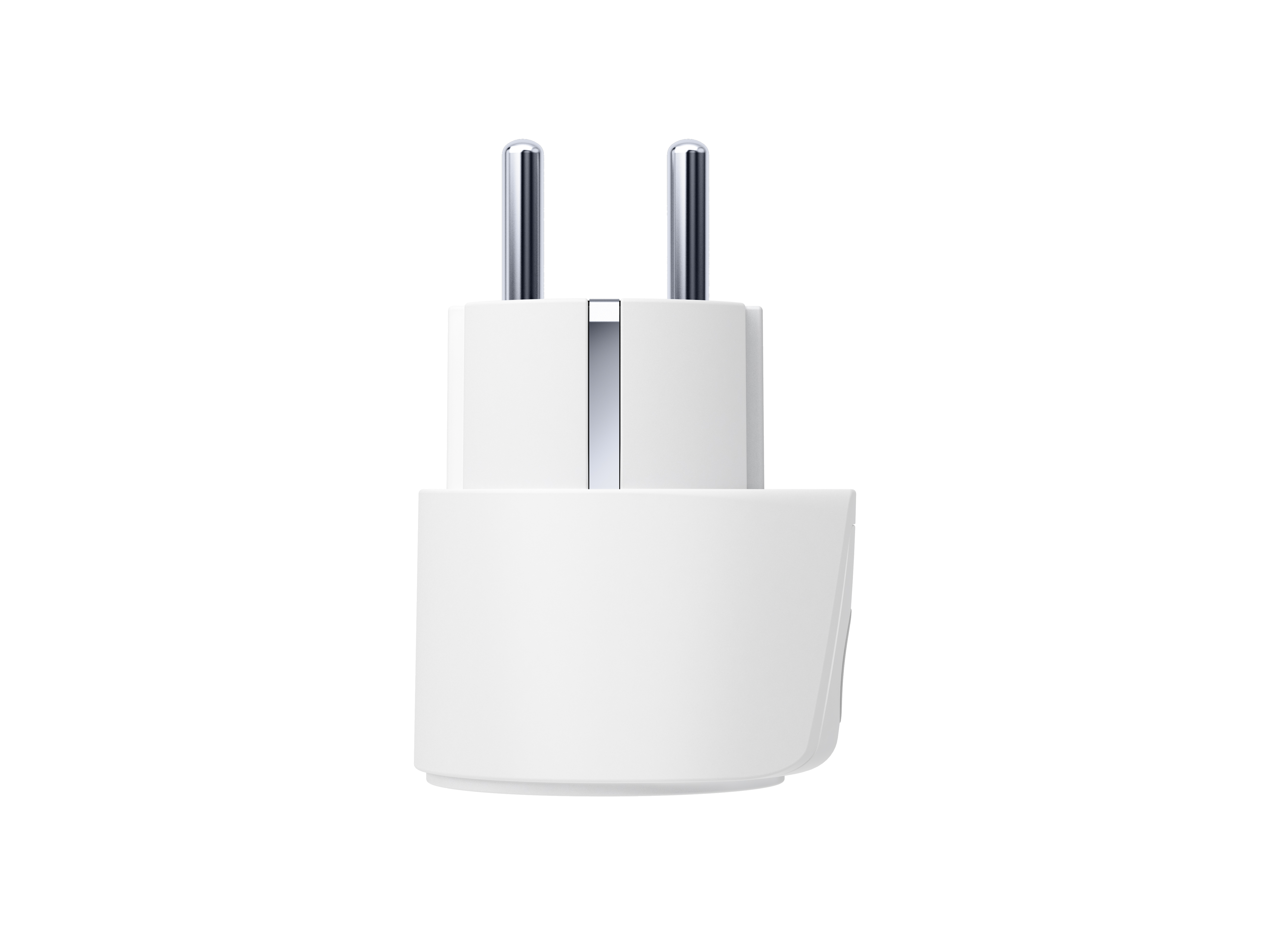Ein weißer Smart Plug mit zwei Metallstiften, auf weißem Hintergrund.