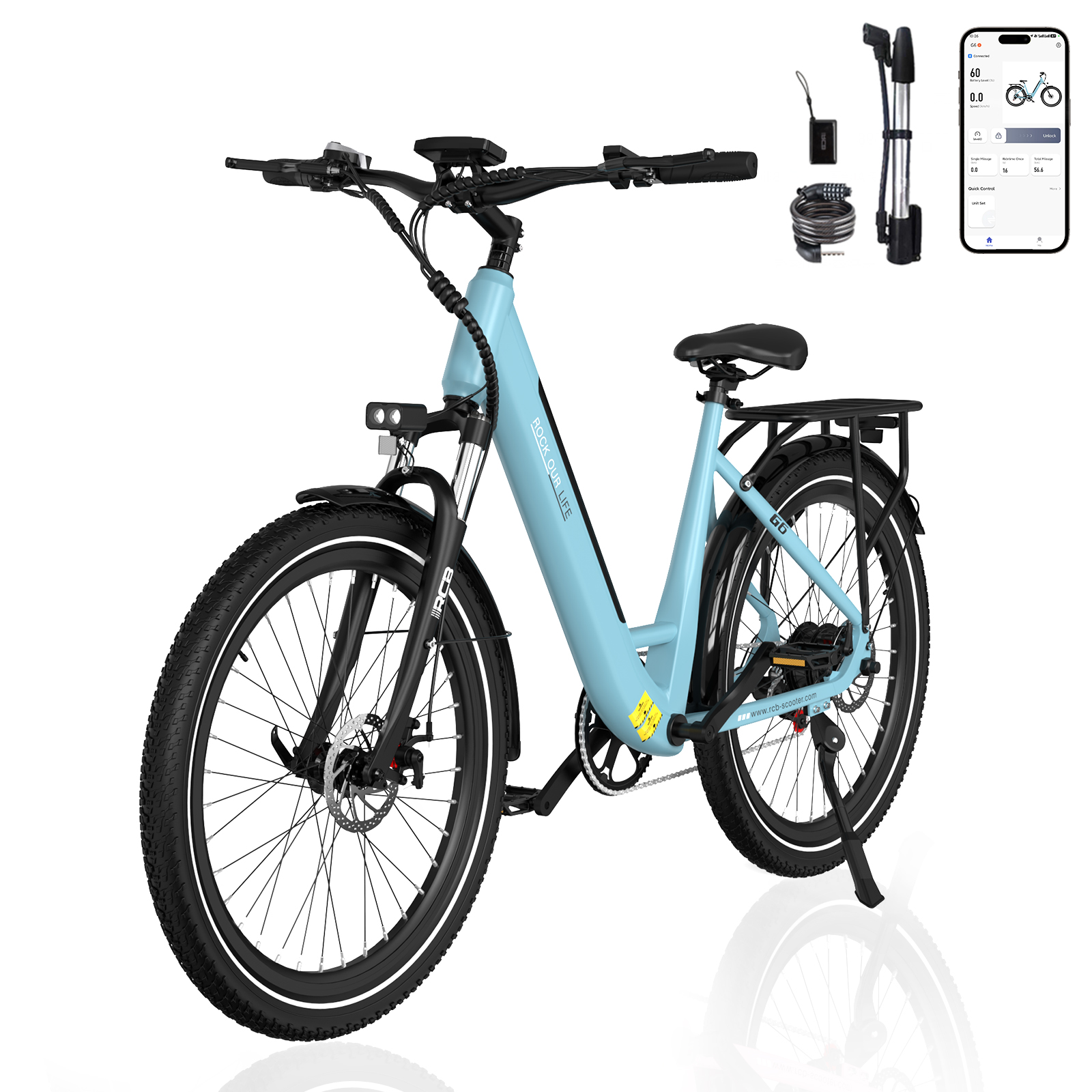 Hellblaues Elektrofahrrad mit Zubehör: Schloss, Pumpe, Telefonhalterung. Weißer Hintergrund.