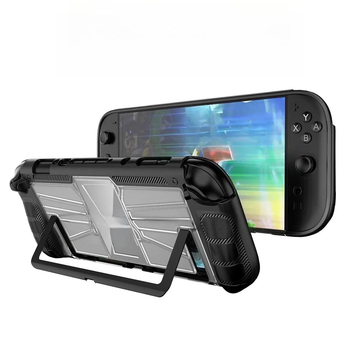 Schwarze Nintendo Switch mit durchsichtiger Schutzhülle, zeigt einen Spielbildschirm, mit Ständer.