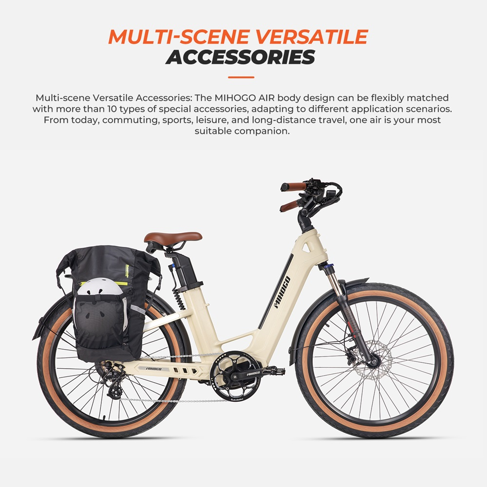 Ein beiges Elektrofahrrad mit Zubehör vor weißem Hintergrund.