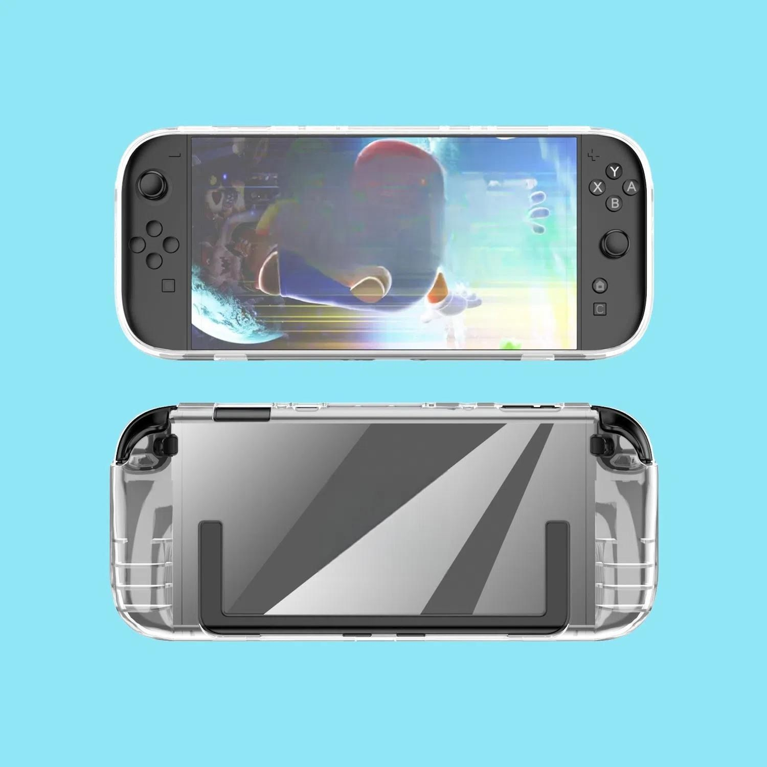 Zwei transparente Hüllen für eine Spielkonsole, eine mit der Konsole darin, auf blauem Hintergrund.