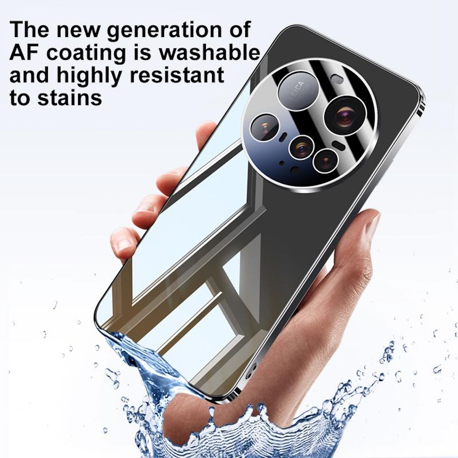 Teléfono en mano con salpicaduras de agua. Texto: 'La nueva generación de revestimiento AF es lavable y resistente a las manchas'.