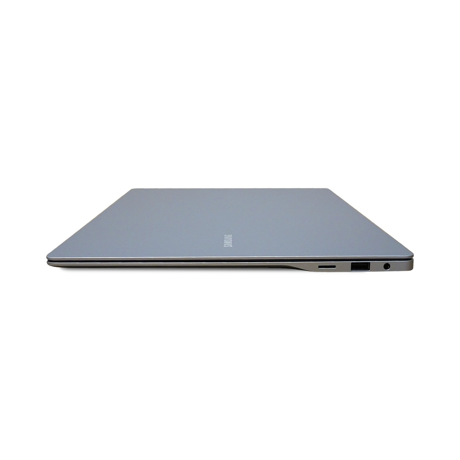 Seitenansicht des Laptops. Geschlossen, graue Farbe. Isoliert auf weißem Hintergrund.