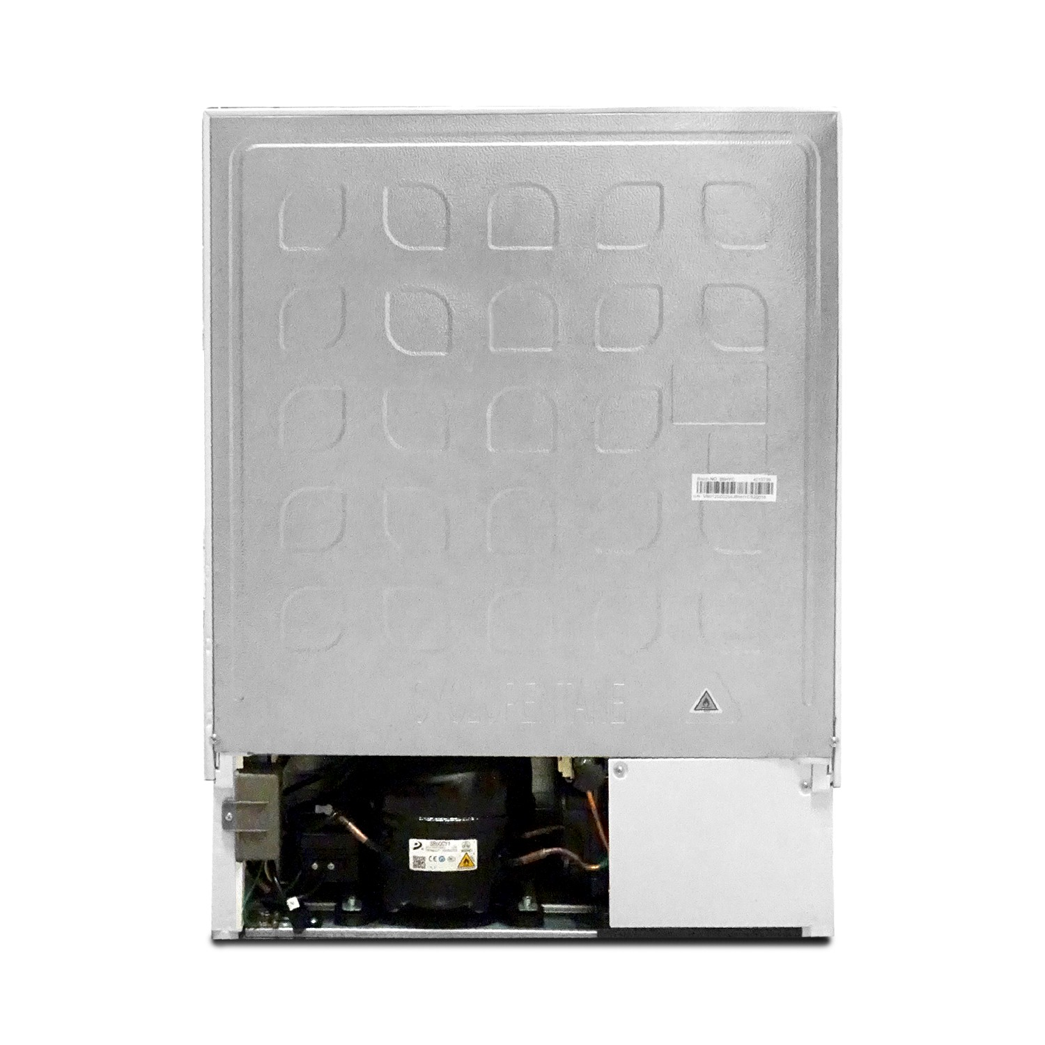 Rückseite eines Kühlschranks. Metallgehäuse mit Details, inkl. schwarzem Kompressor und Etiketten.