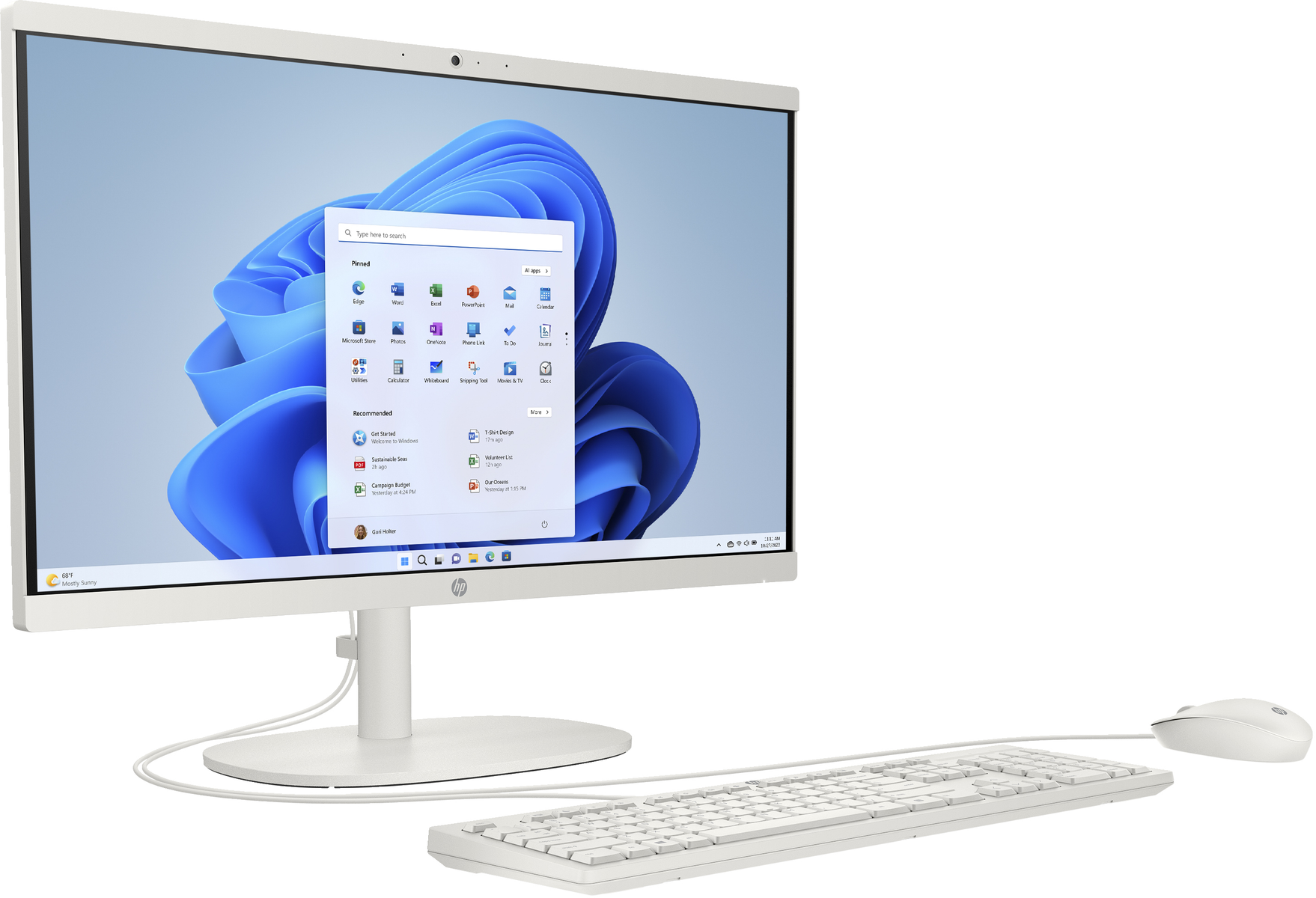 Monitor di computer bianco con tastiera e mouse, che mostra l'interfaccia di Windows 11.