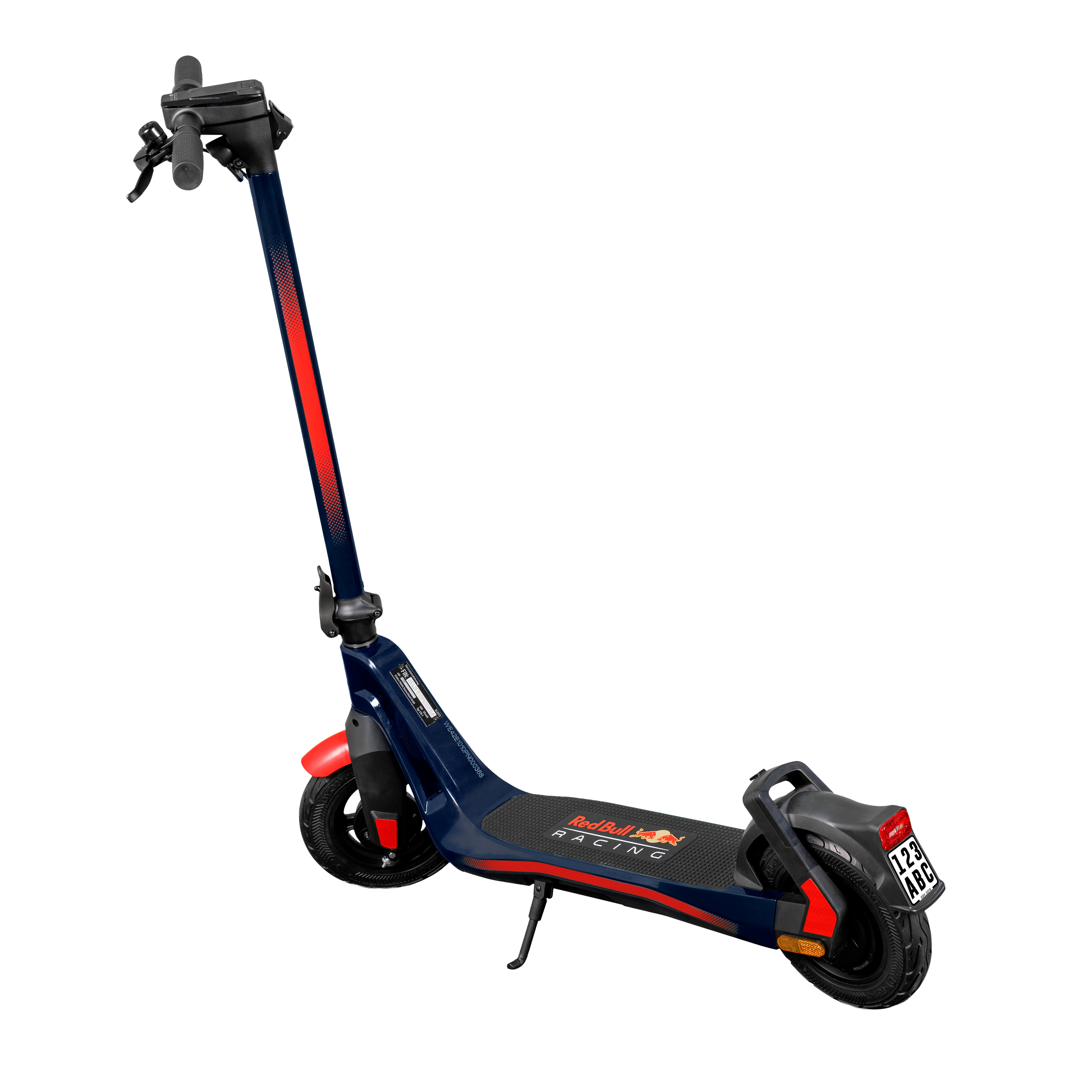 Ein Red Bull-Roller. Blau, Schwarz und Rot. Schwarzer Hintergrund.