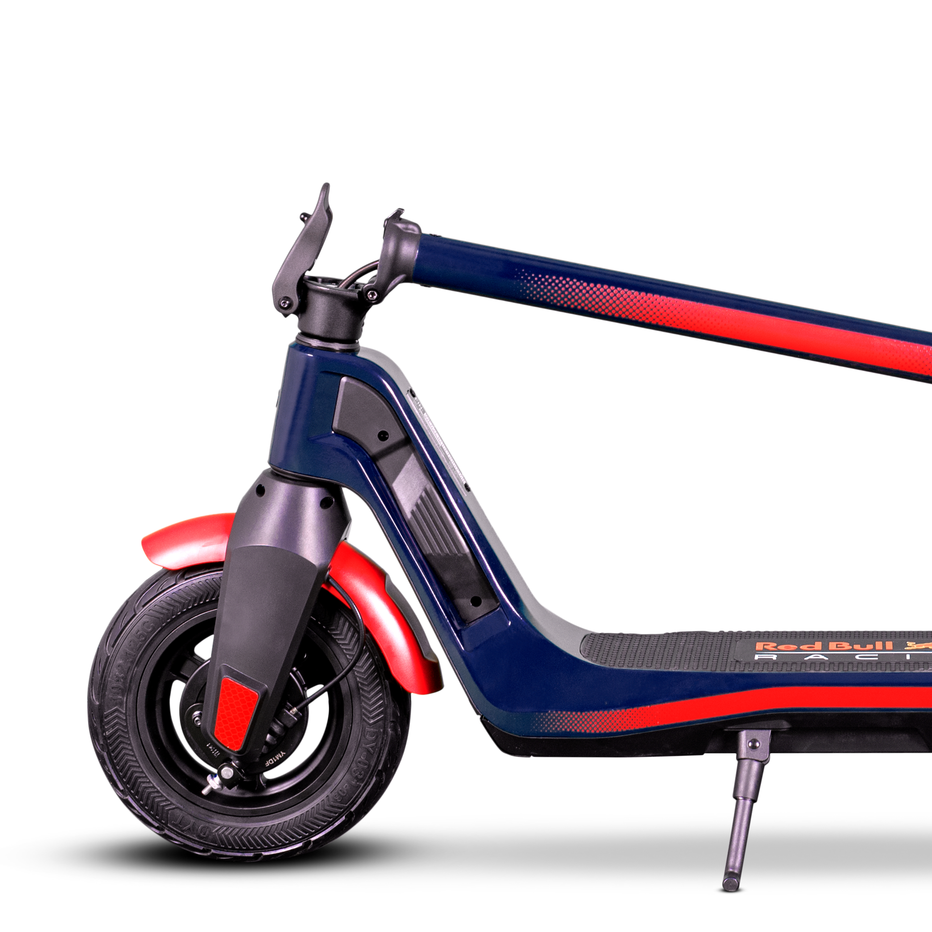 Nahaufnahme der Vorderseite eines Elektrorollers mit Red Bull Racing Logo.
