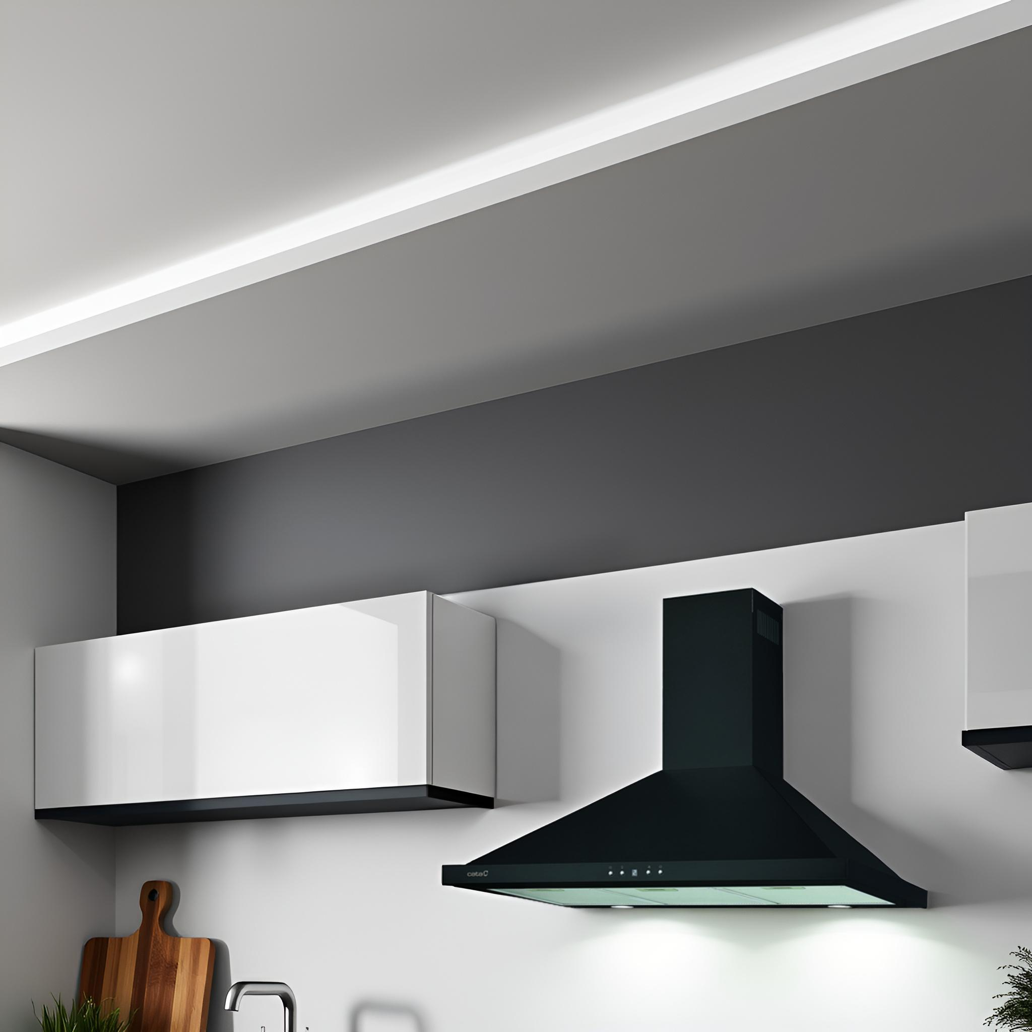 Una cocina moderna con una campana extractora negra y gabinetes blancos, contra una pared gris.