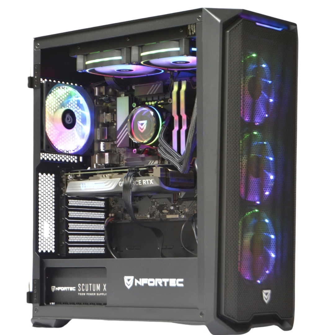 Caja de ordenador negra con componentes dentro: GPU, refrigerador de CPU, ventiladores. Fondo blanco.