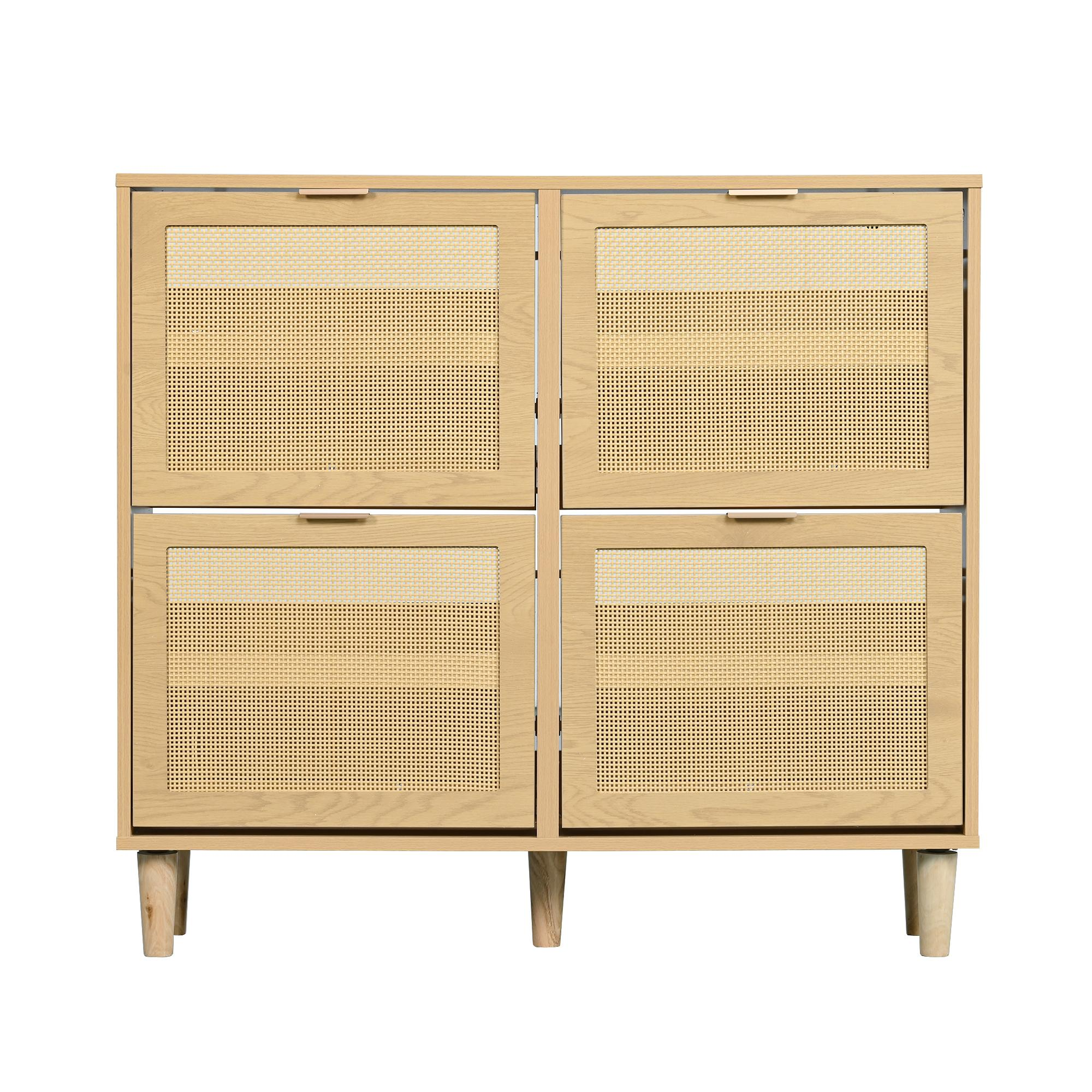 Holzschrank mit vier Türen, jede mit Rattangeflecht und Griff.