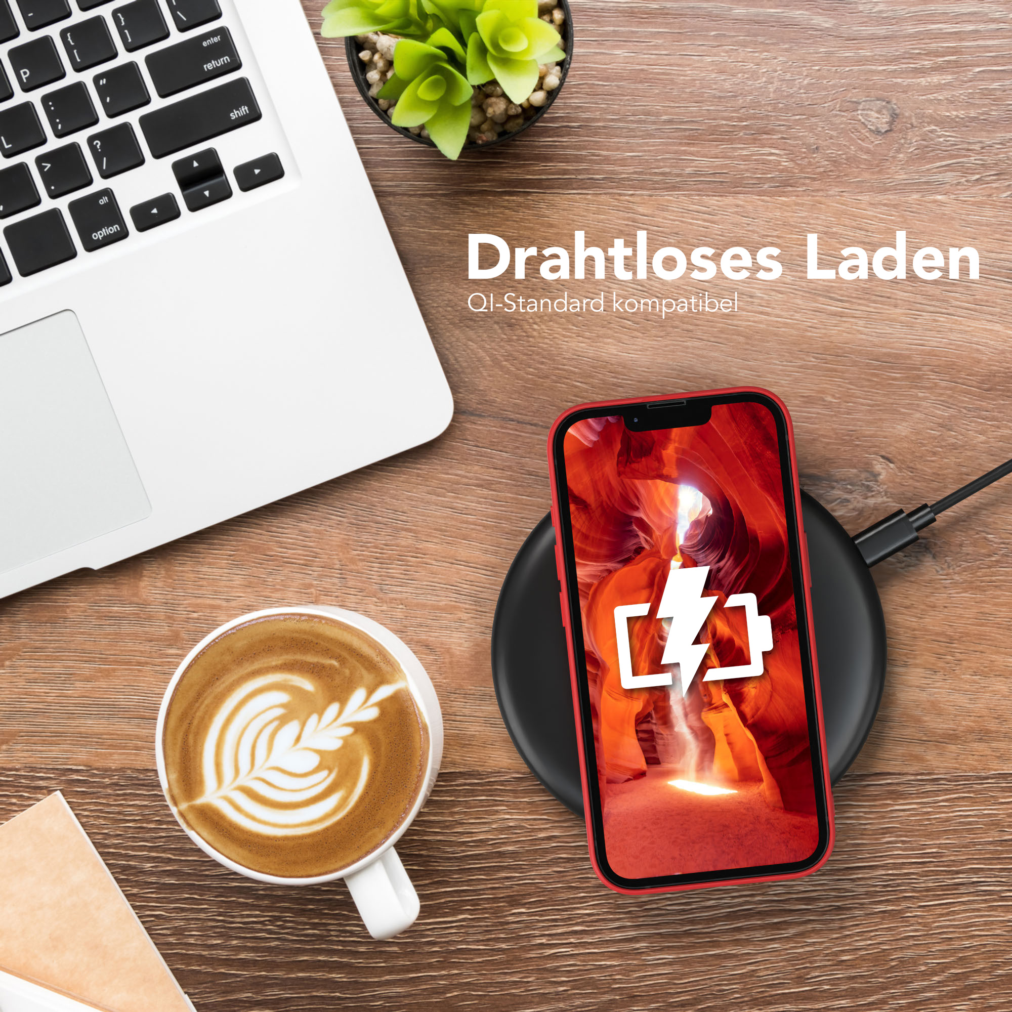 Ein Telefon auf einem kabellosen Ladegerät, neben einem Laptop und einer Kaffeetasse. Text: Kabelloses Laden.