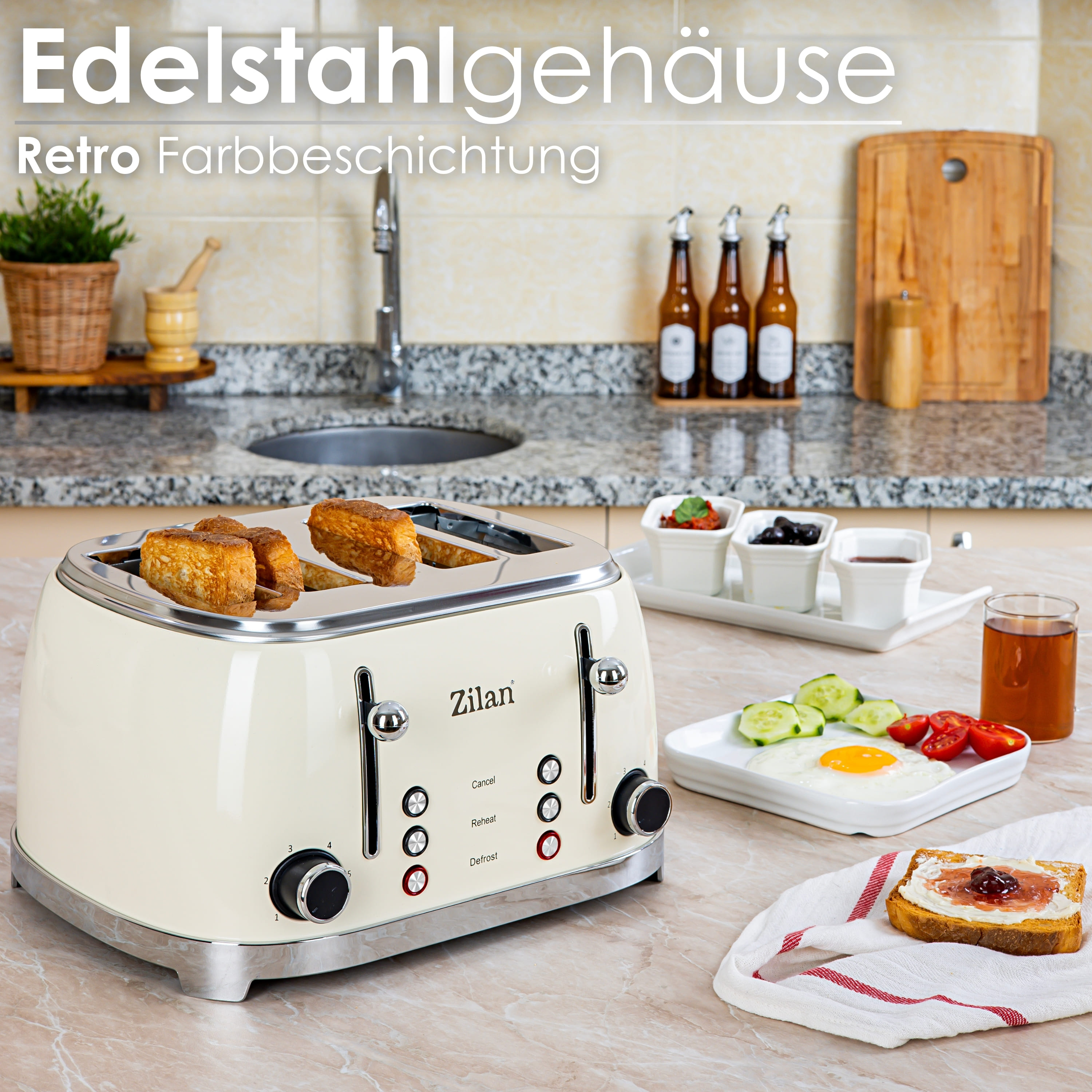 Ein cremefarbener Toaster mit Toast, Spiegelei und Beilagen auf einer Küchentheke.