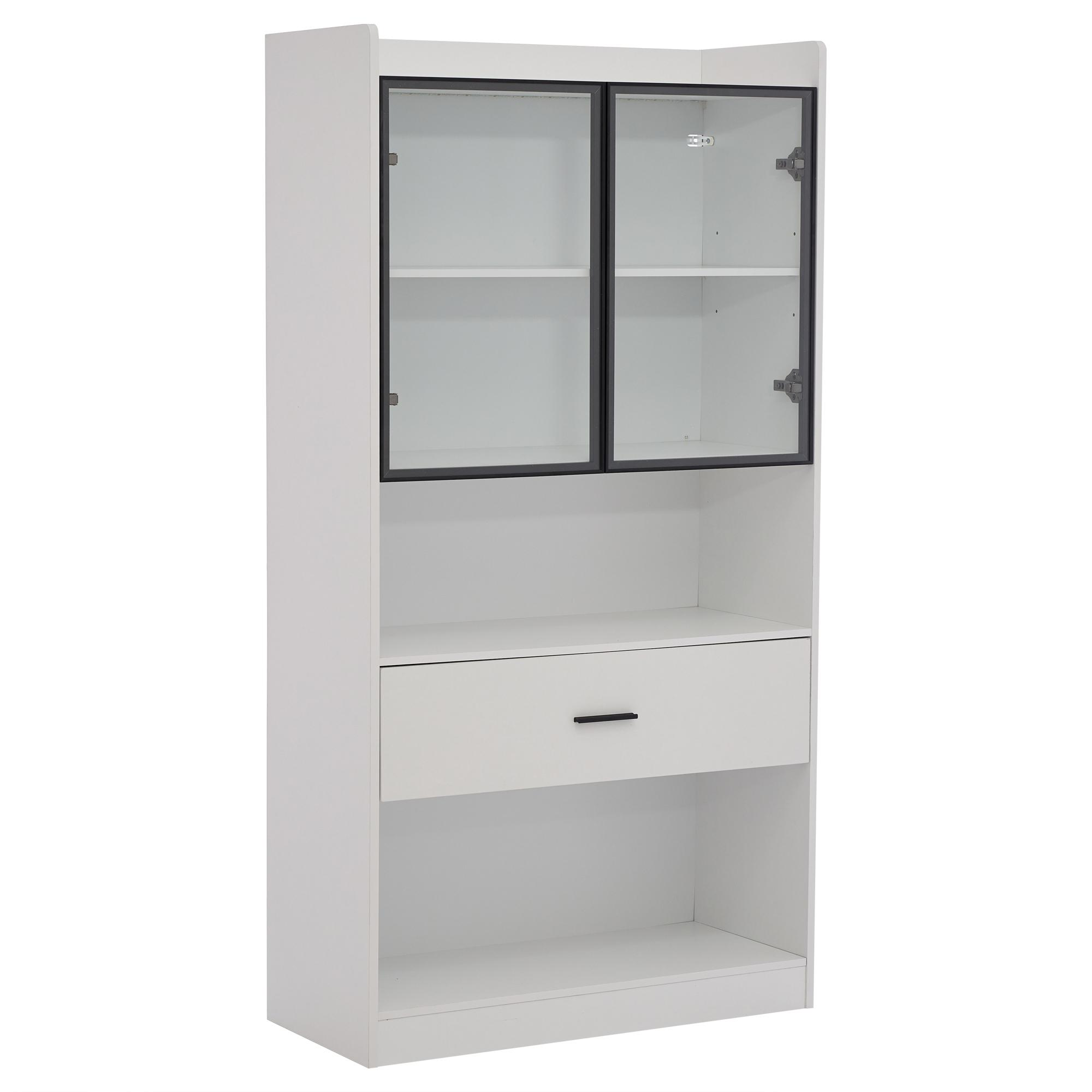 Ein weißer Schrank mit einer Schublade, einem unteren Regal und einem oberen Bereich mit Glastüren.