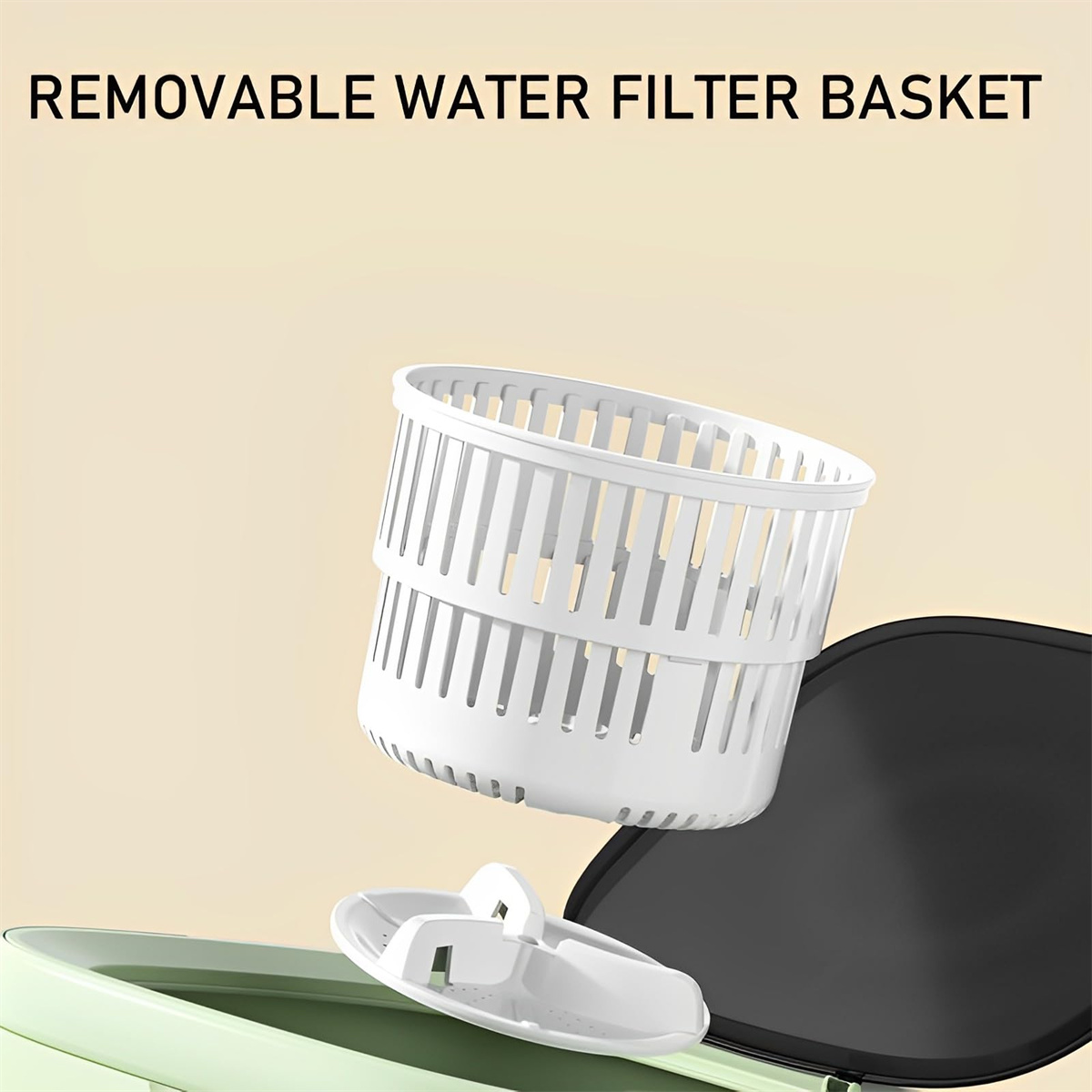 Ein weißer, herausnehmbarer Wasserfilterkorb und seine Komponenten. Es befindet sich über einer grünen Oberfläche.