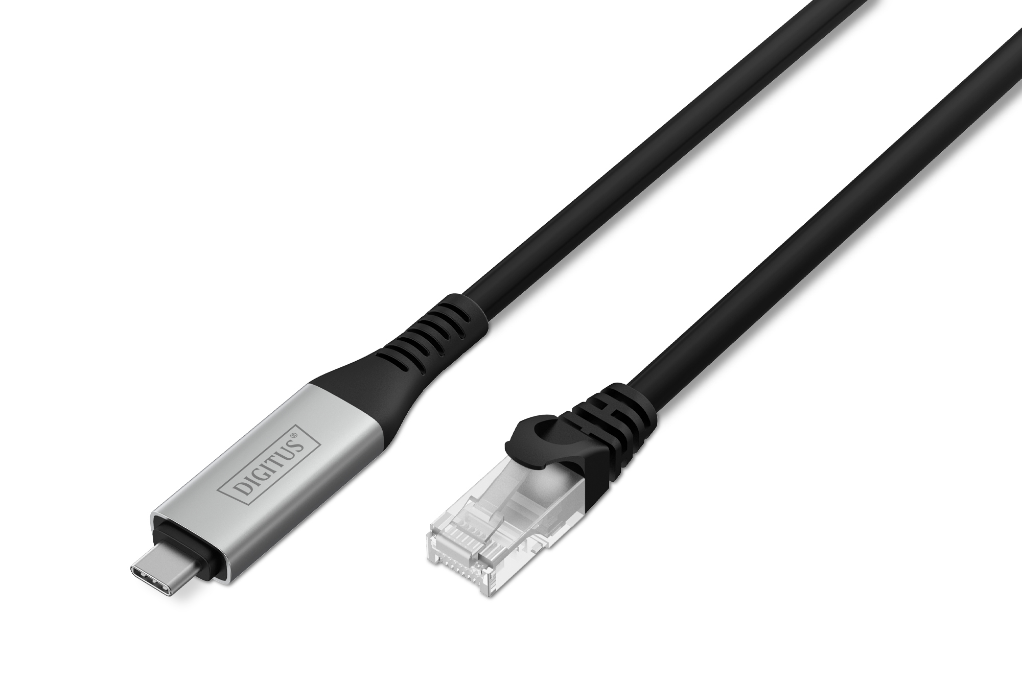 Zwarte netwerkkabel met USB-C connector en RJ45 connector, witte achtergrond.