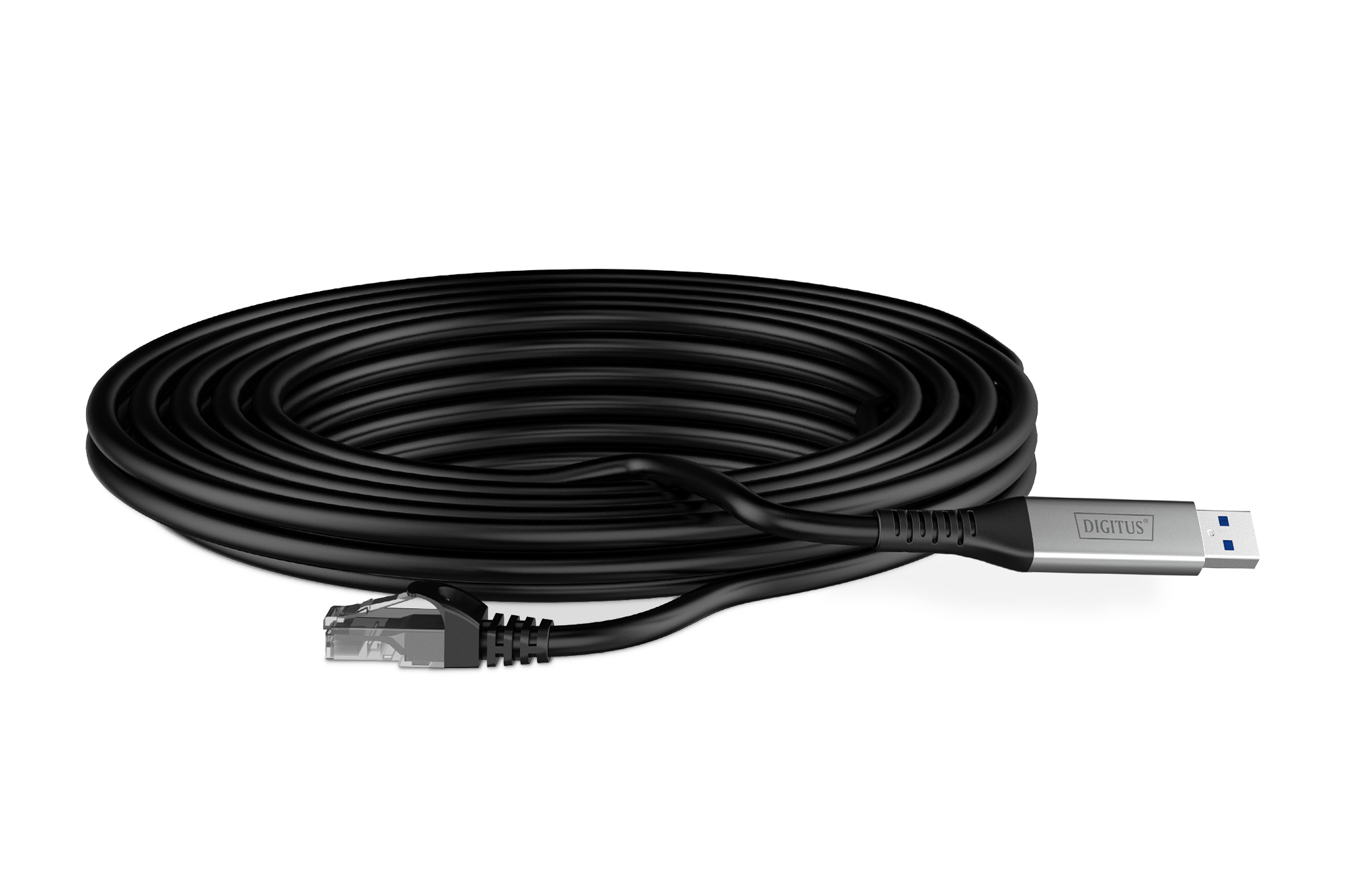 Zwarte opgerolde netwerkkabel met een USB-connector en een ethernetconnector. 'DIGITUS' staat op de USB-kant.