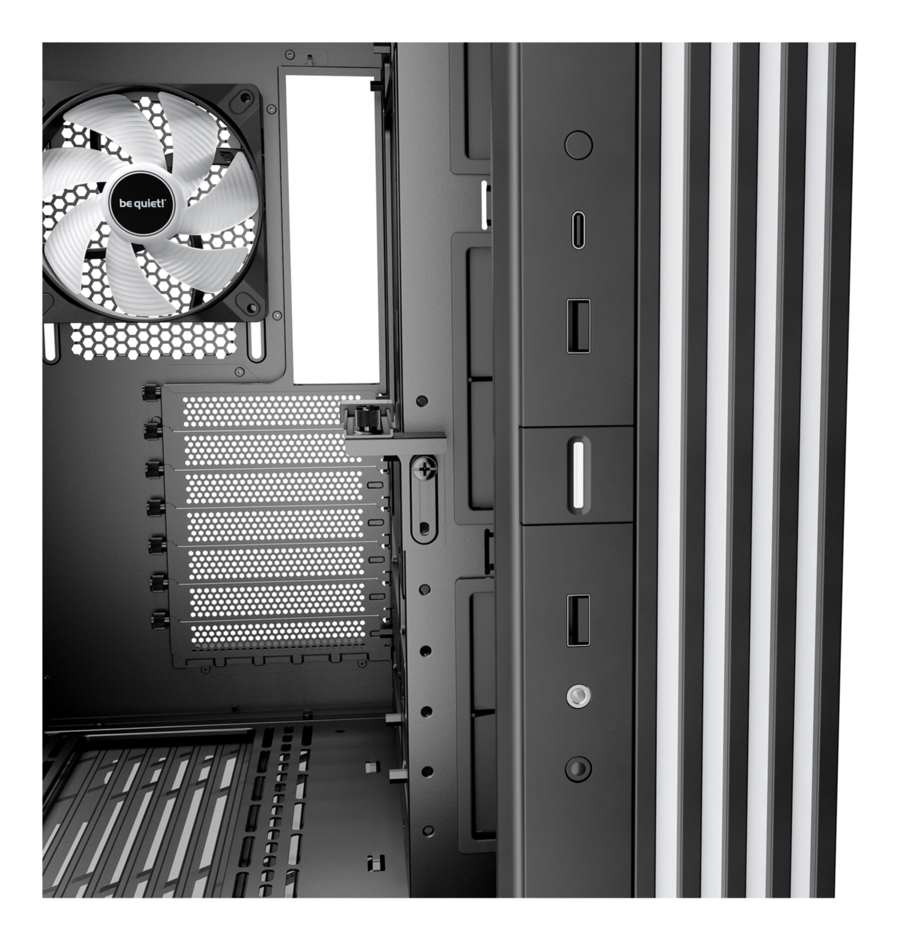 Zbliżenie wnętrza obudowy komputera. Widoczny wentylator z portami i otworami.